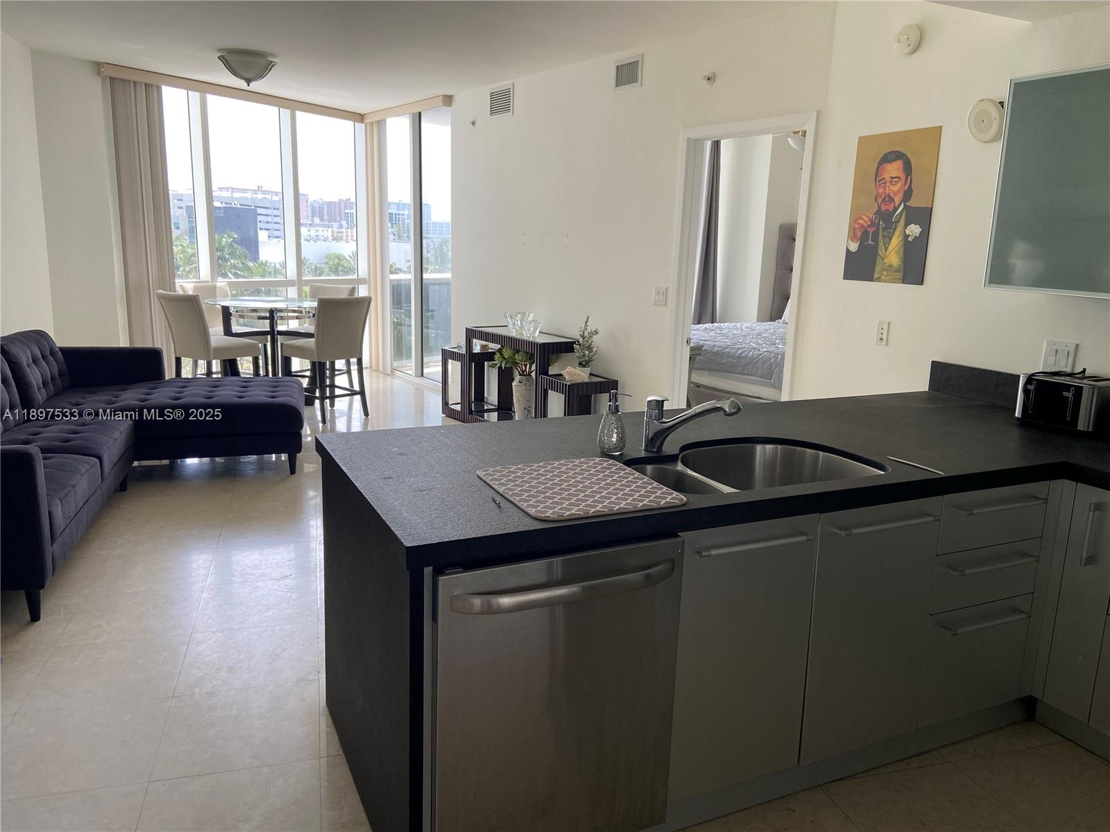 Ver detalles 708 1 / 2 881 sq. ft. $ 2025-10-16 0 foto