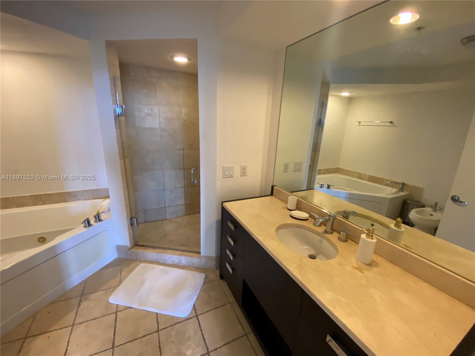 Ver detalles 708 1 / 2 881 sq. ft. $ 2025-10-16 0 foto