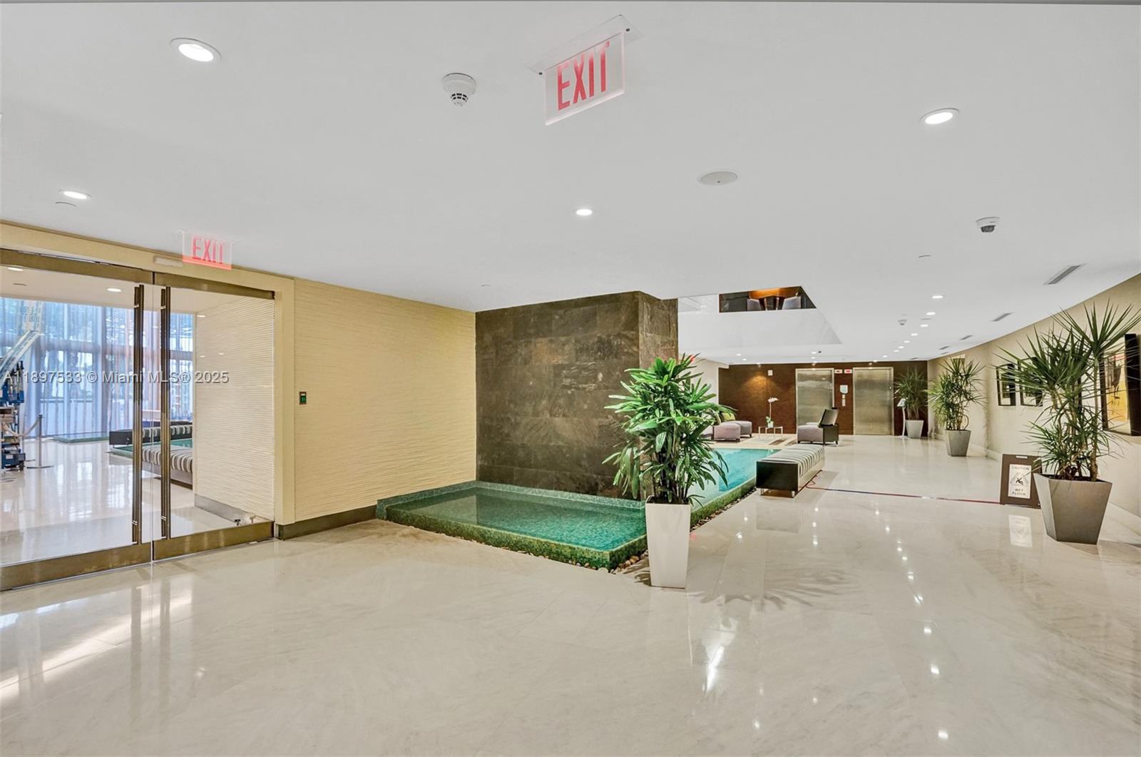 Ver detalles 708 1 / 2 881 sq. ft. $ 2025-10-16 0 foto