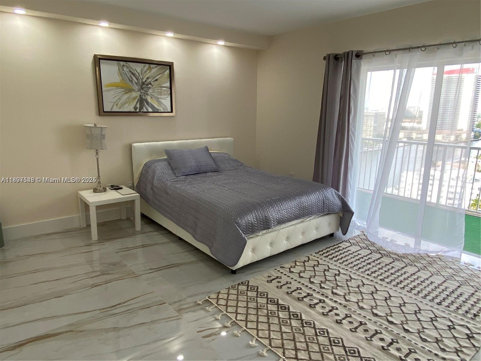 Ver detalles 15A 0 / 1 545 sq. ft. $ 2025-10-16 0 foto