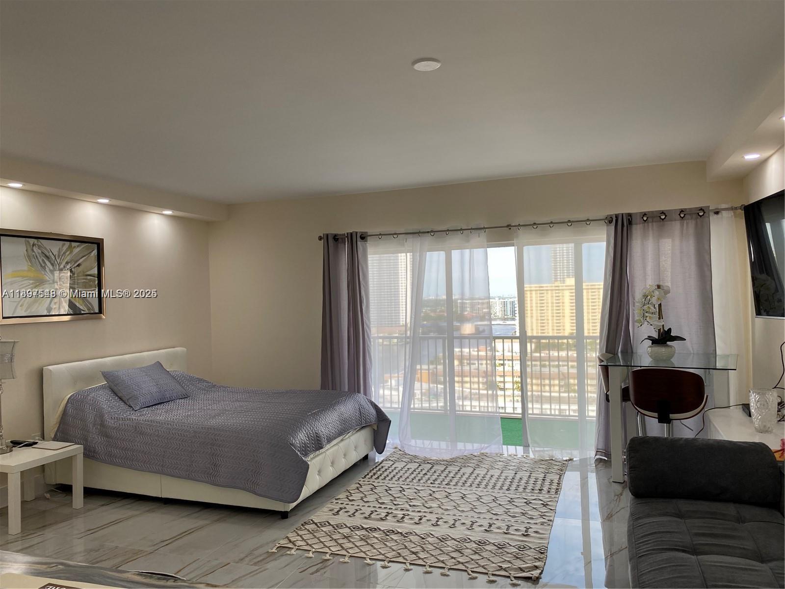 Ver detalles 15A 0 / 1 545 sq. ft. $ 2025-10-16 0 foto