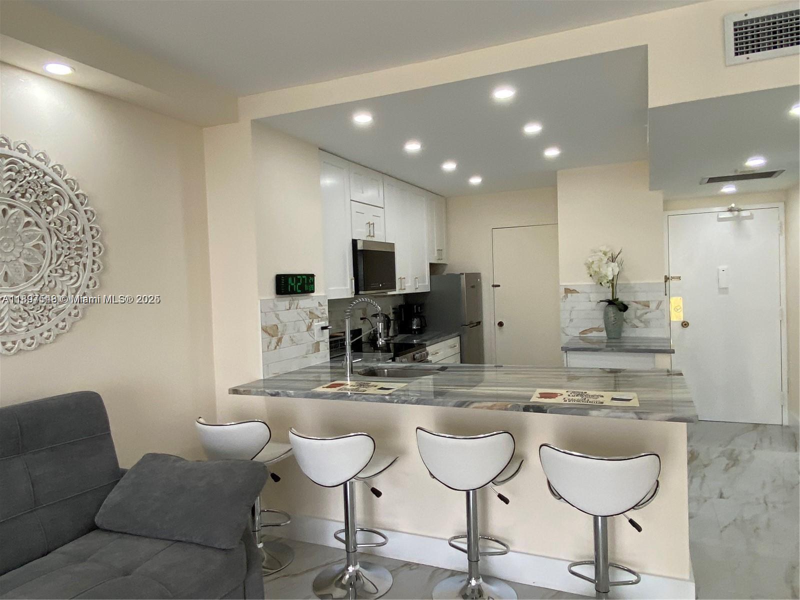 Ver detalles 15A 0 / 1 545 sq. ft. $ 2025-10-16 0 foto