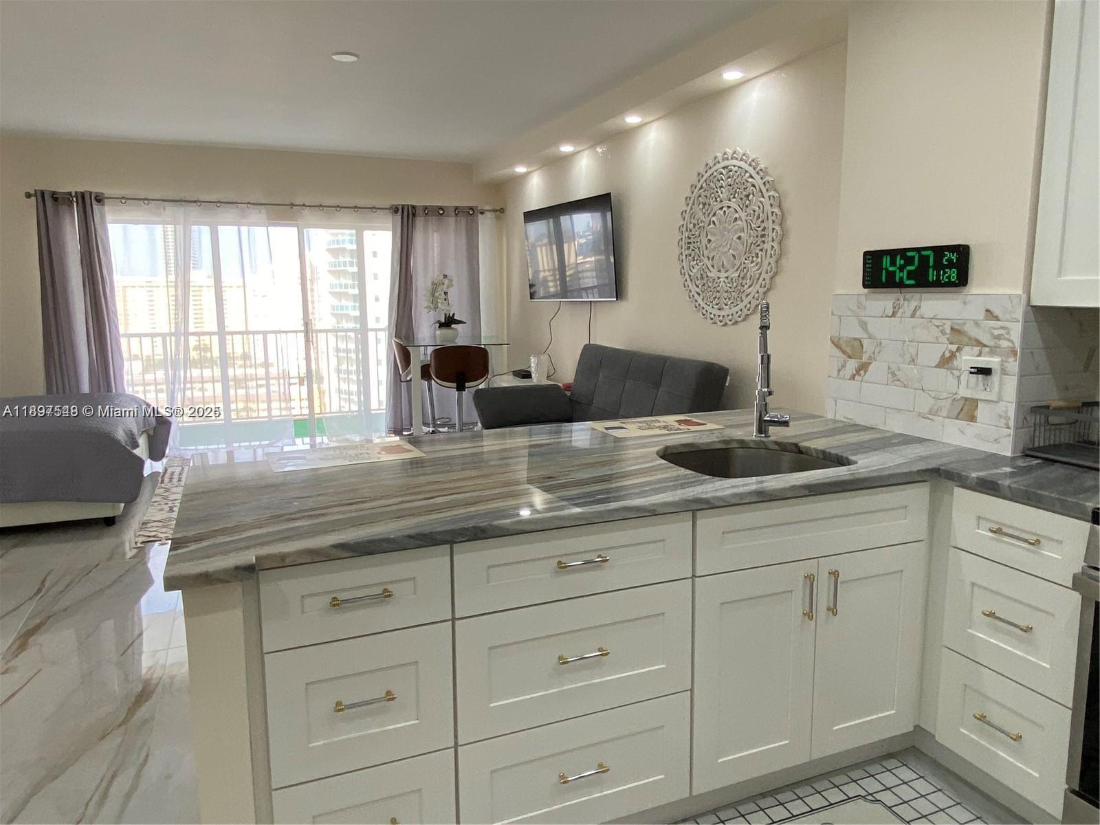Ver detalles 15A 0 / 1 545 sq. ft. $ 2025-10-16 0 foto