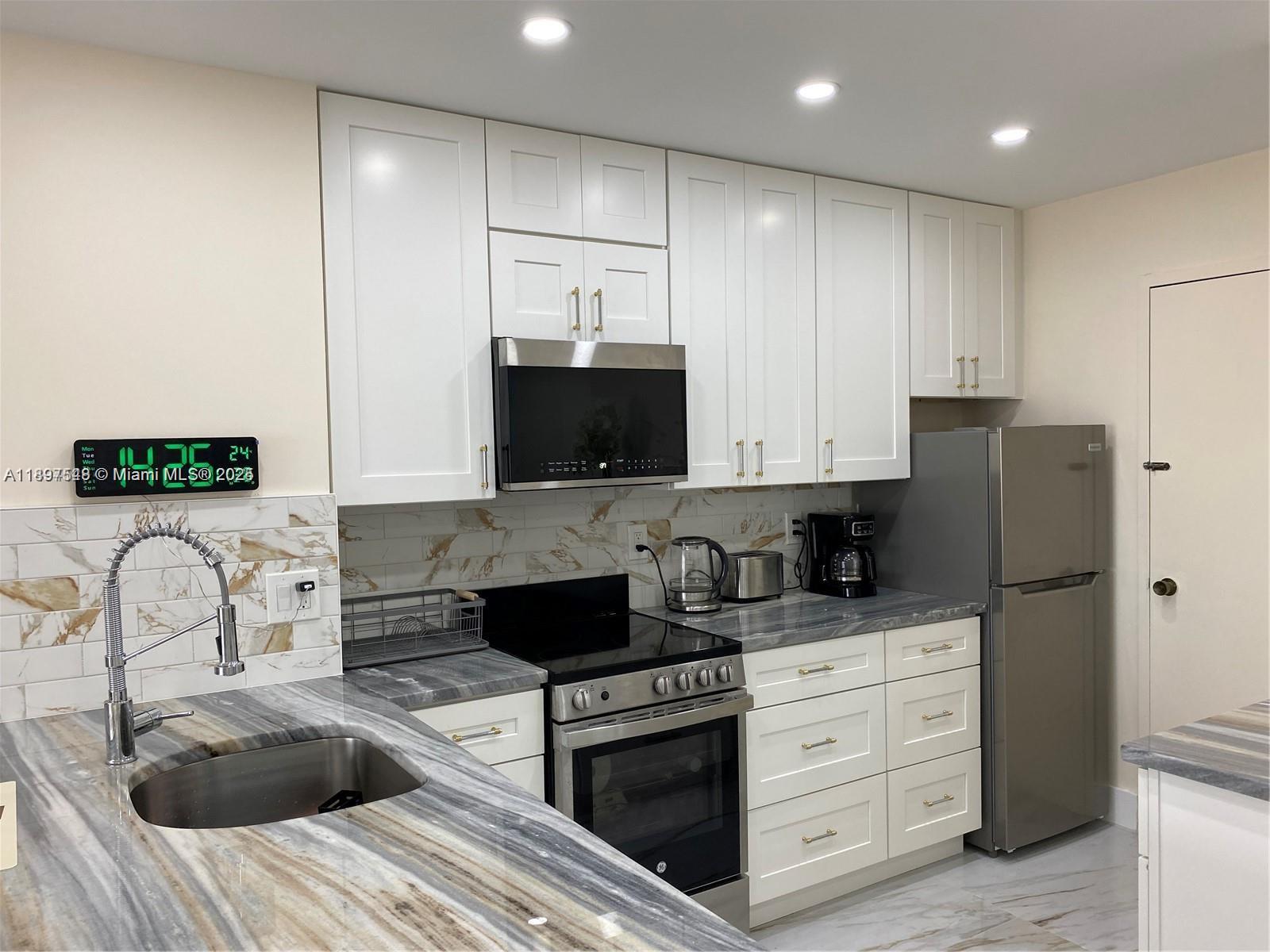Ver detalles 15A 0 / 1 545 sq. ft. $ 2025-10-16 0 foto