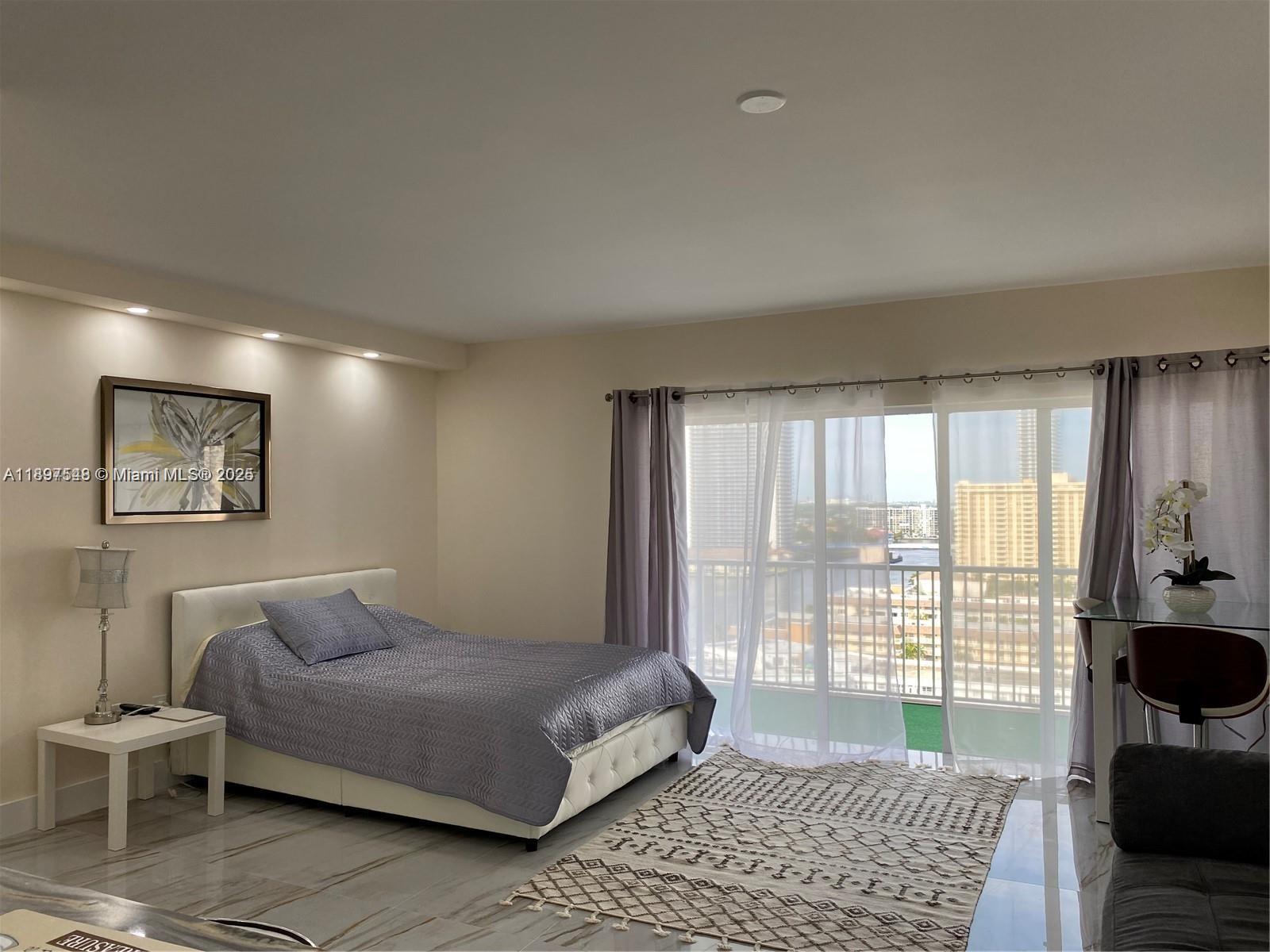 Ver detalles 15A 0 / 1 545 sq. ft. $ 2025-10-16 0 foto