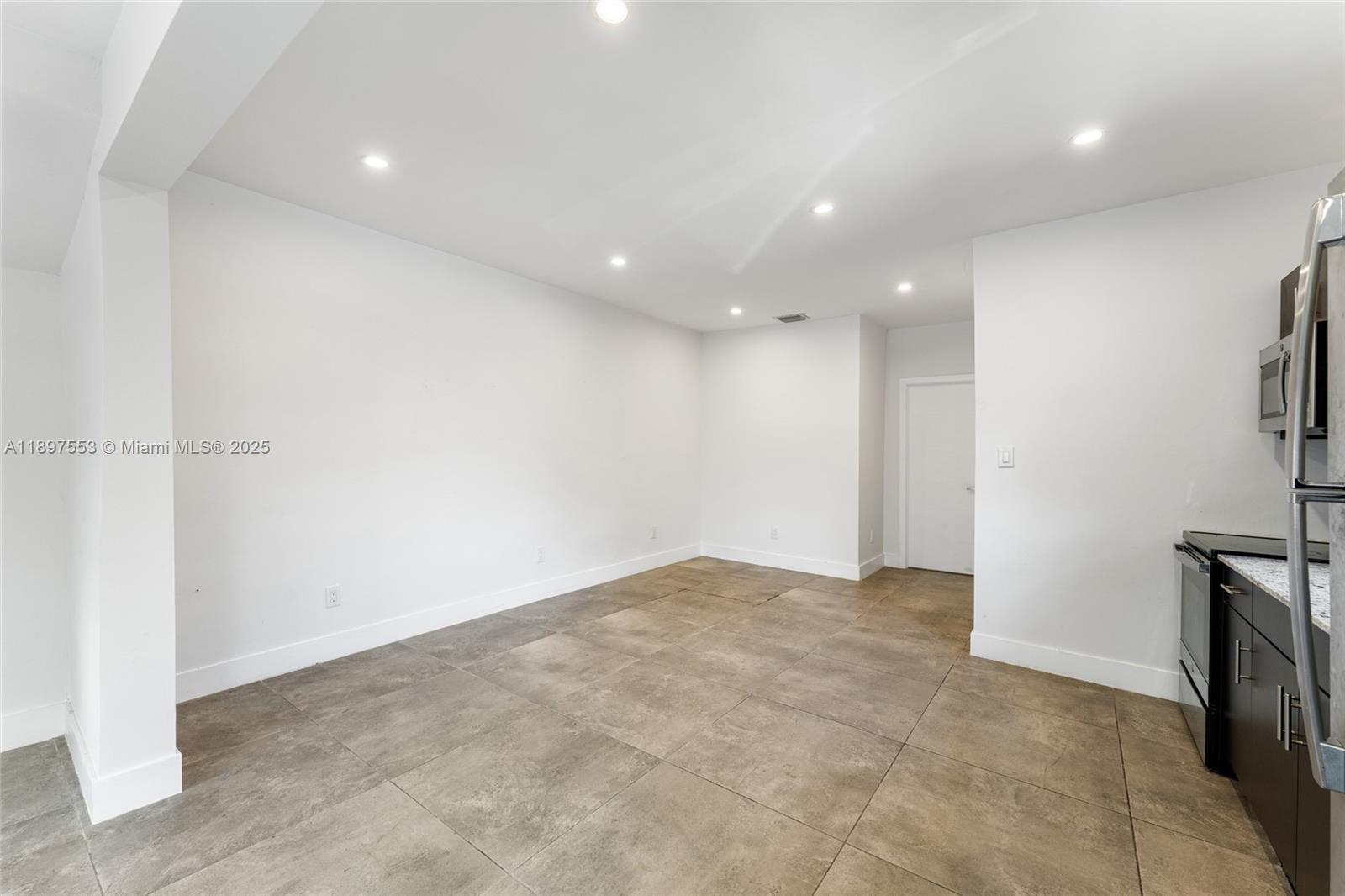 See details / 2224 sq. ft. $ 2025-10-16 0 Photo