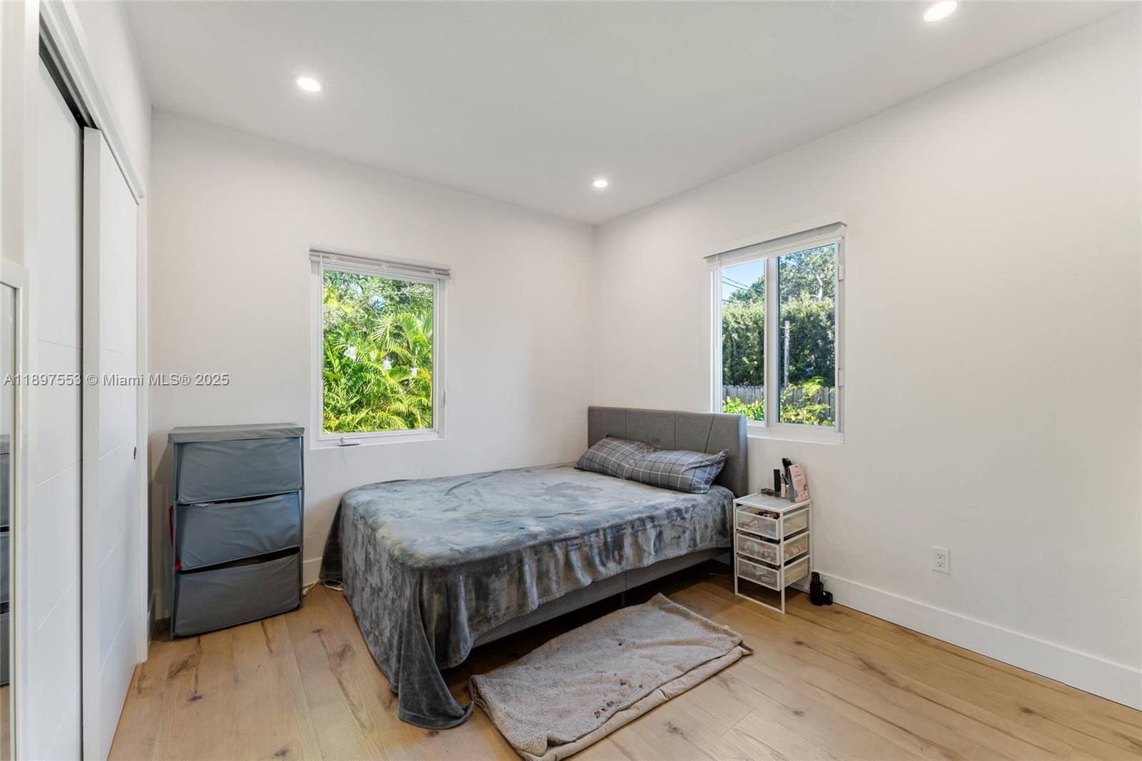 See details / 2224 sq. ft. $ 2025-10-16 0 Photo