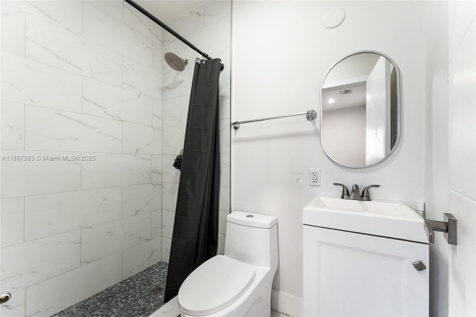 See details / 2224 sq. ft. $ 2025-10-16 0 Photo