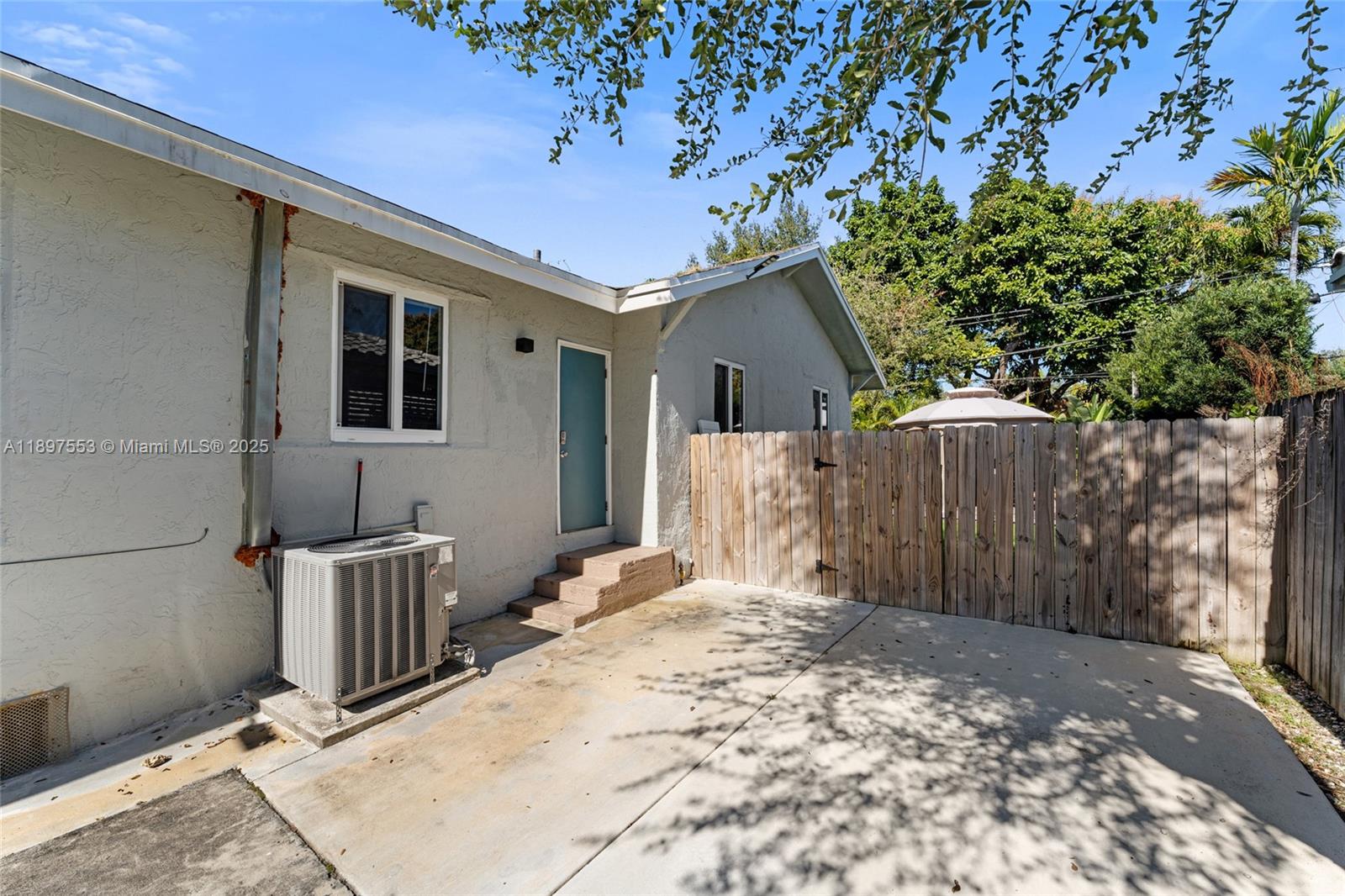 See details / 2224 sq. ft. $ 2025-10-16 0 Photo