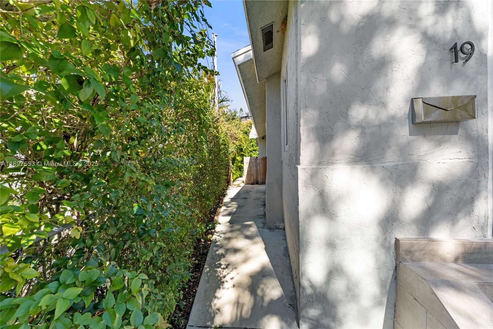 See details / 2224 sq. ft. $ 2025-10-16 0 Photo