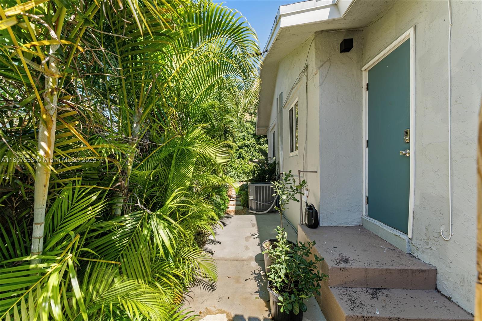 See details / 2224 sq. ft. $ 2025-10-16 0 Photo