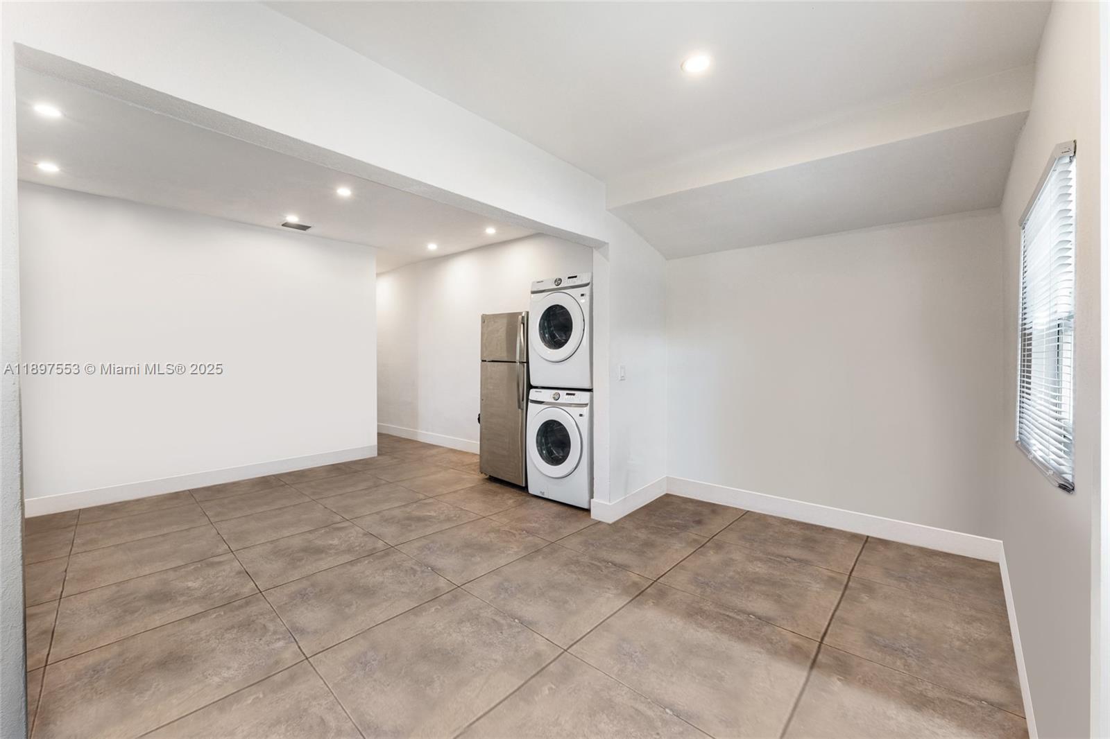 See details / 2224 sq. ft. $ 2025-10-16 0 Photo