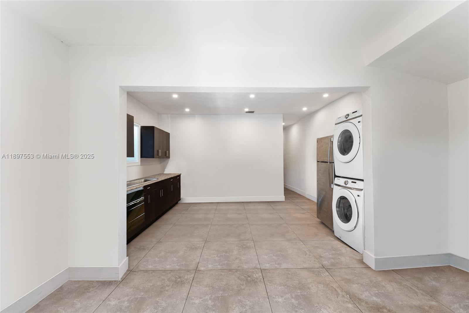 See details / 2224 sq. ft. $ 2025-10-16 0 Photo