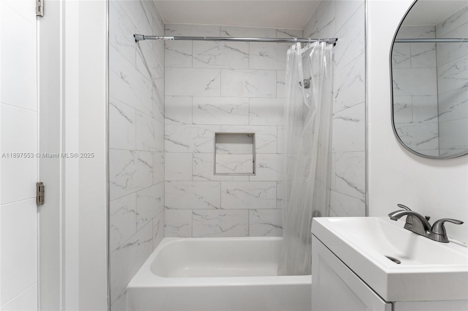 See details / 2224 sq. ft. $ 2025-10-16 0 Photo