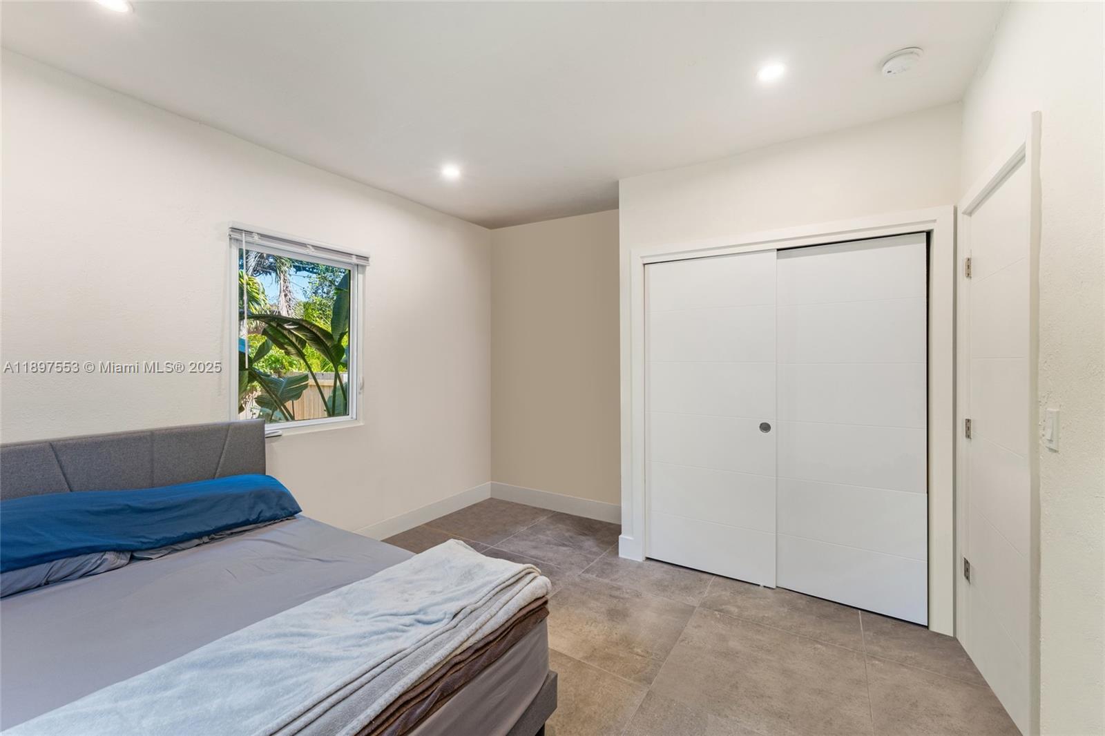 See details / 2224 sq. ft. $ 2025-10-16 0 Photo