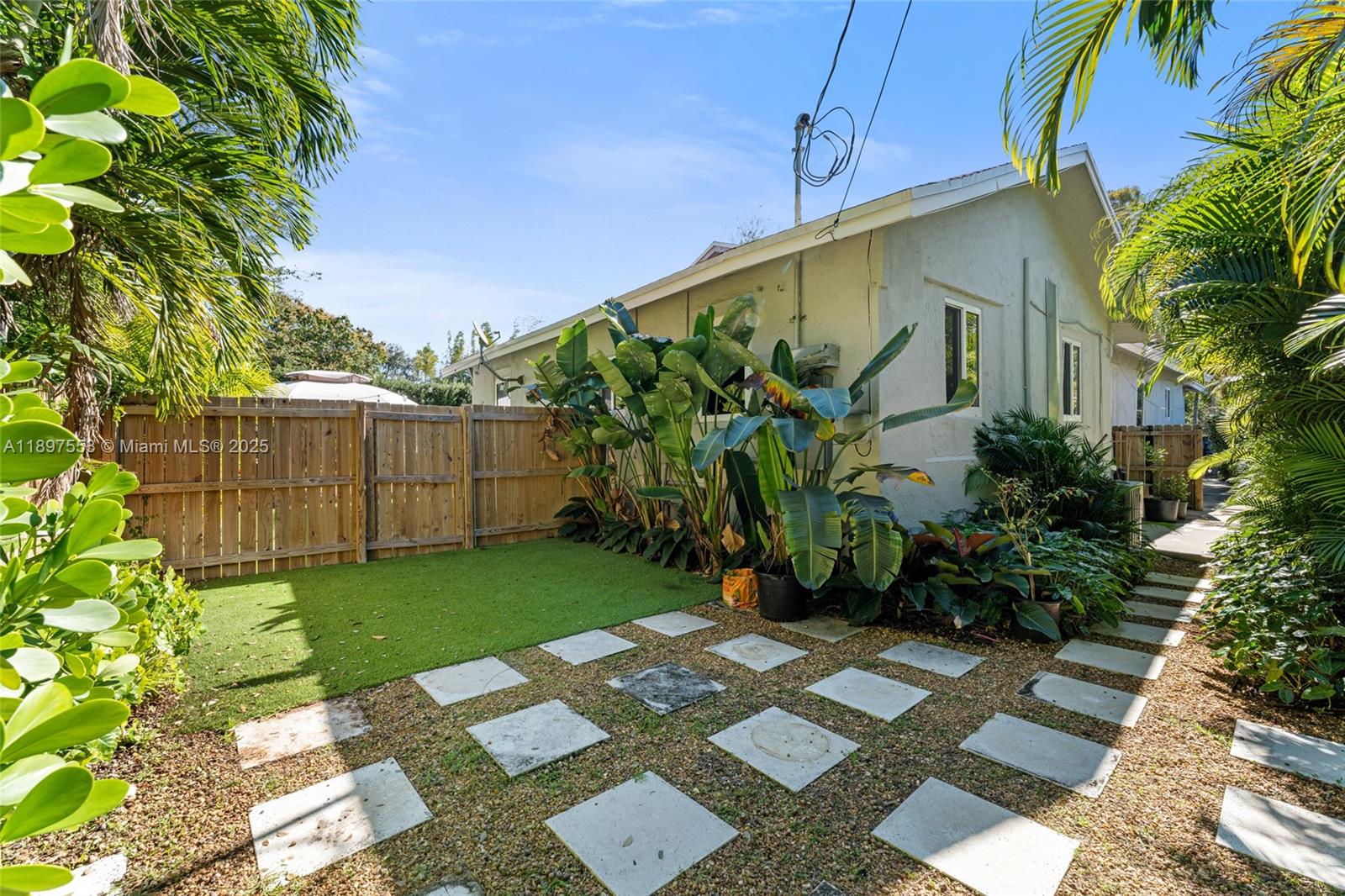 See details / 2224 sq. ft. $ 2025-10-16 0 Photo