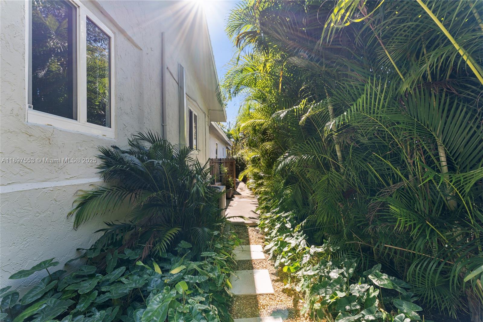 See details / 2224 sq. ft. $ 2025-10-16 0 Photo
