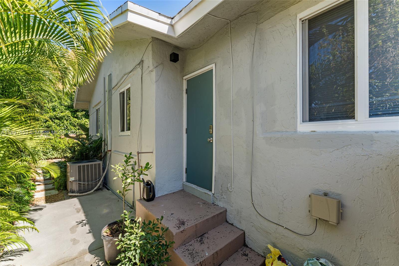 See details / 2224 sq. ft. $ 2025-10-16 0 Photo