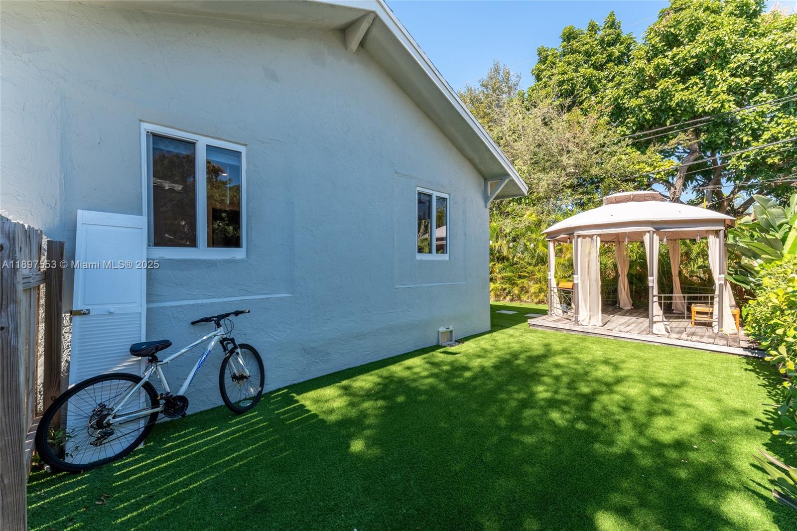 See details / 2224 sq. ft. $ 2025-10-16 0 Photo