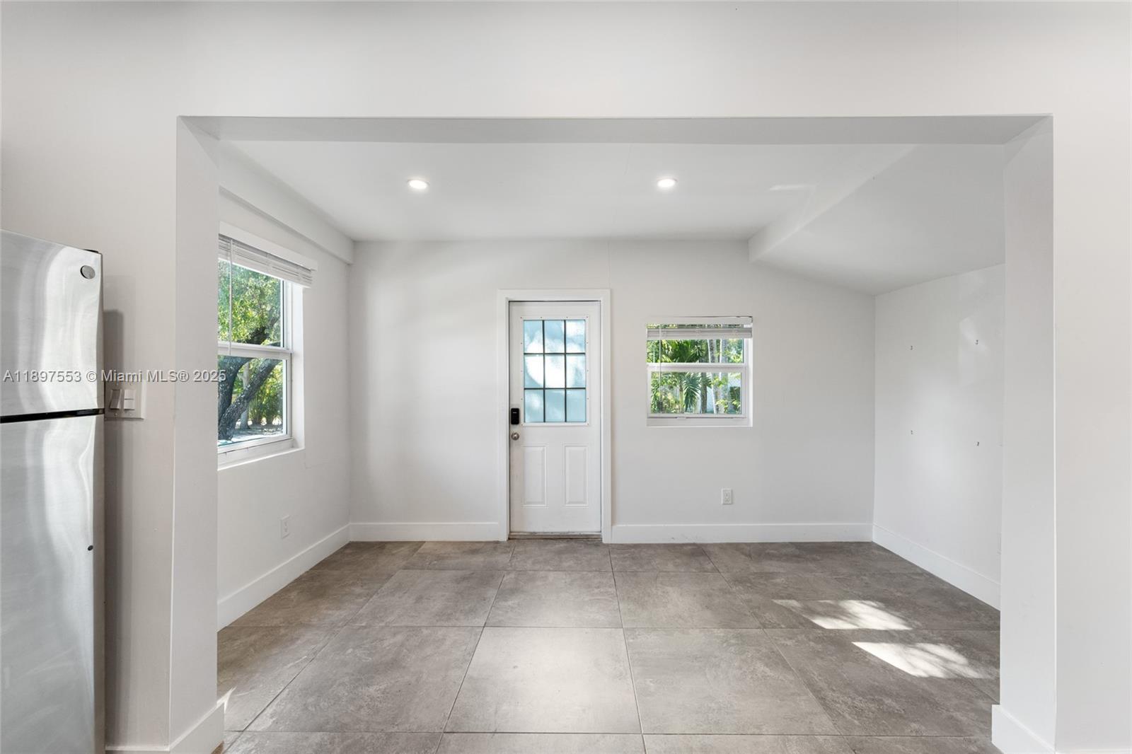 See details / 2224 sq. ft. $ 2025-10-16 0 Photo