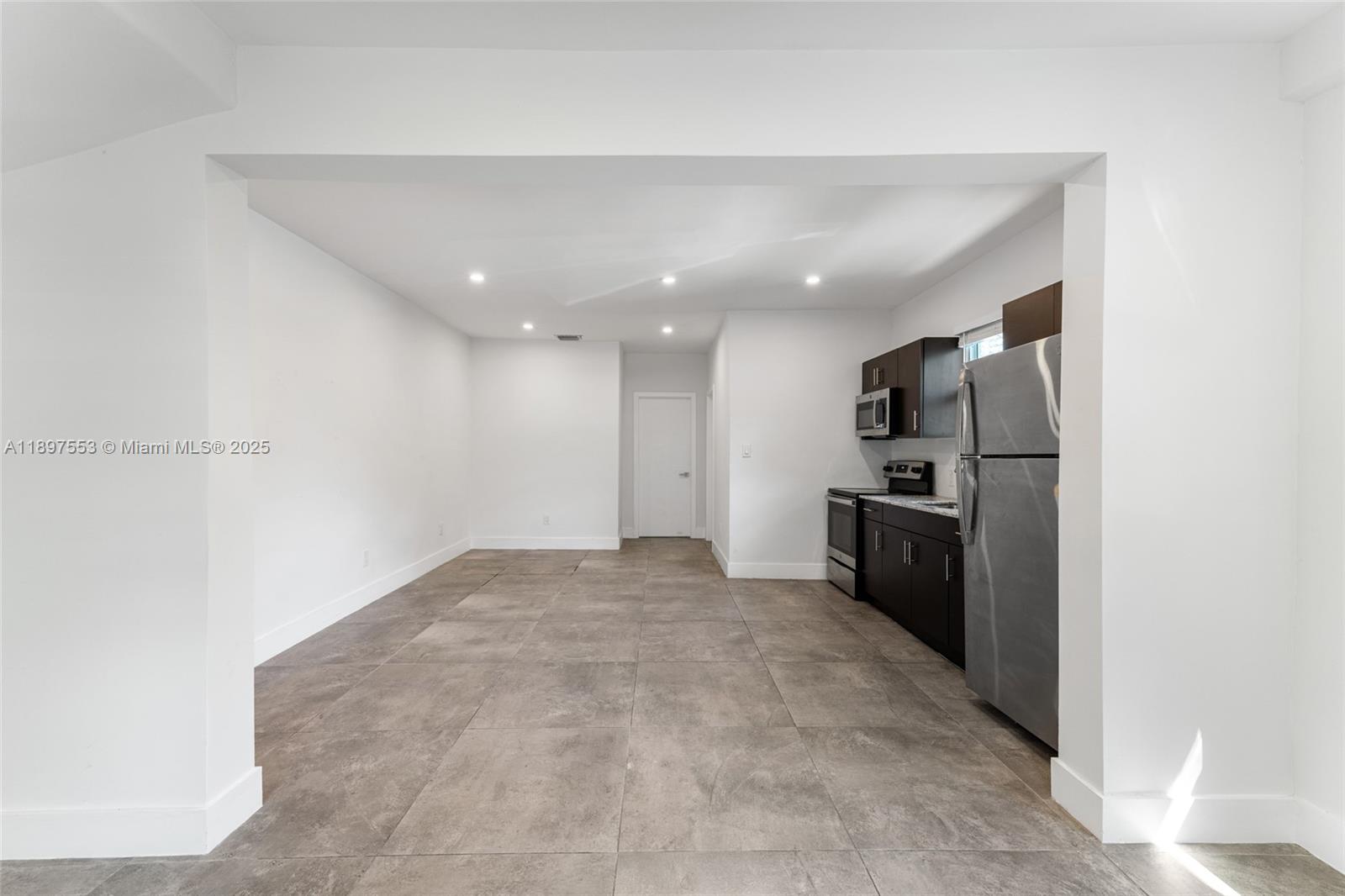 See details / 2224 sq. ft. $ 2025-10-16 0 Photo