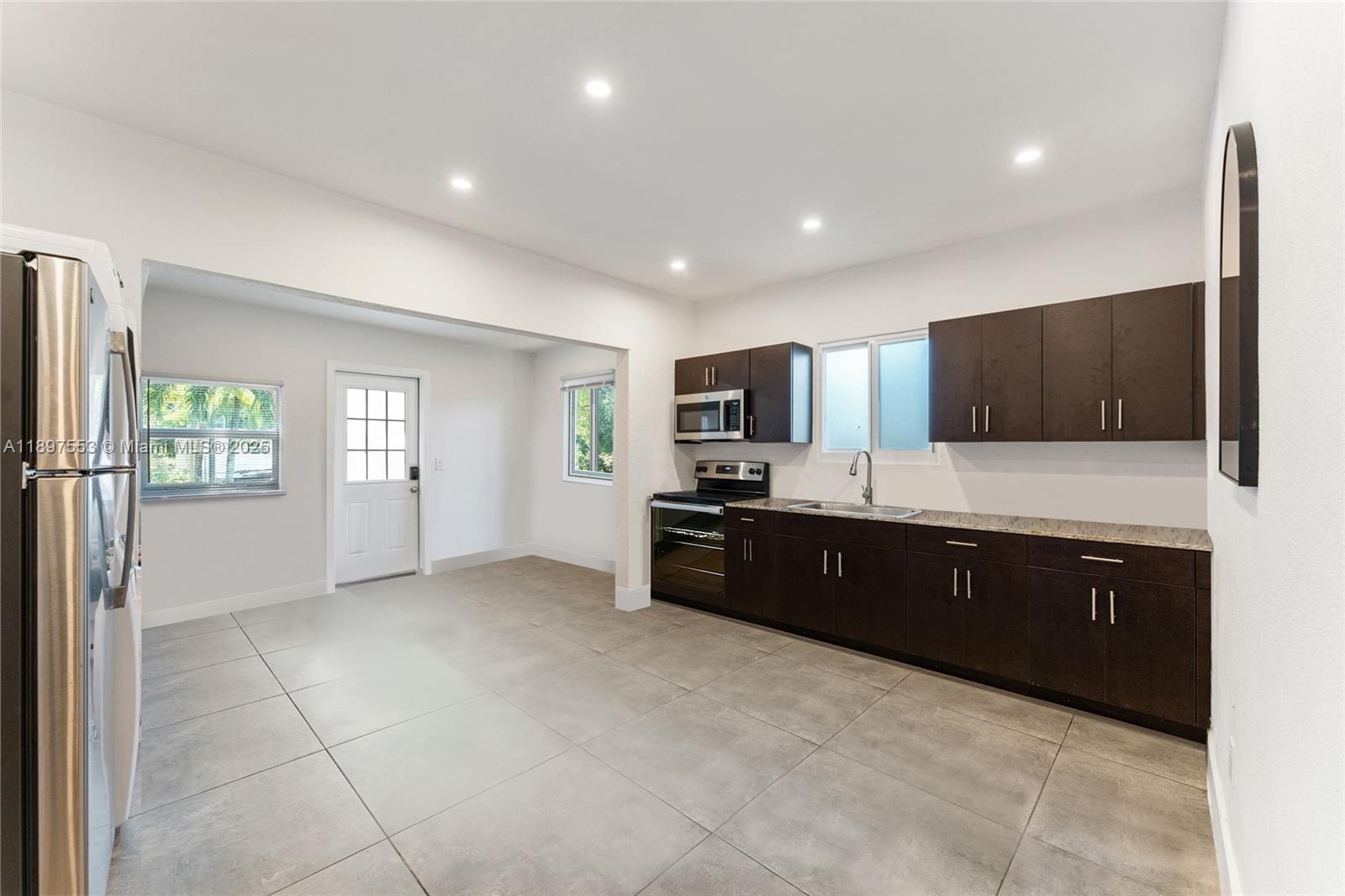 See details / 2224 sq. ft. $ 2025-10-16 0 Photo