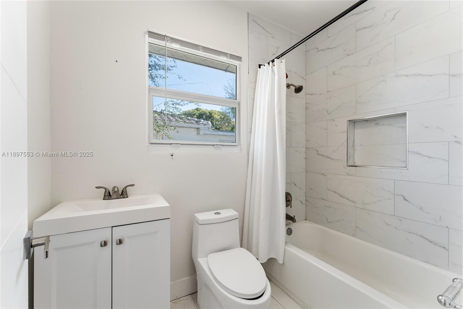 See details / 2224 sq. ft. $ 2025-10-16 0 Photo