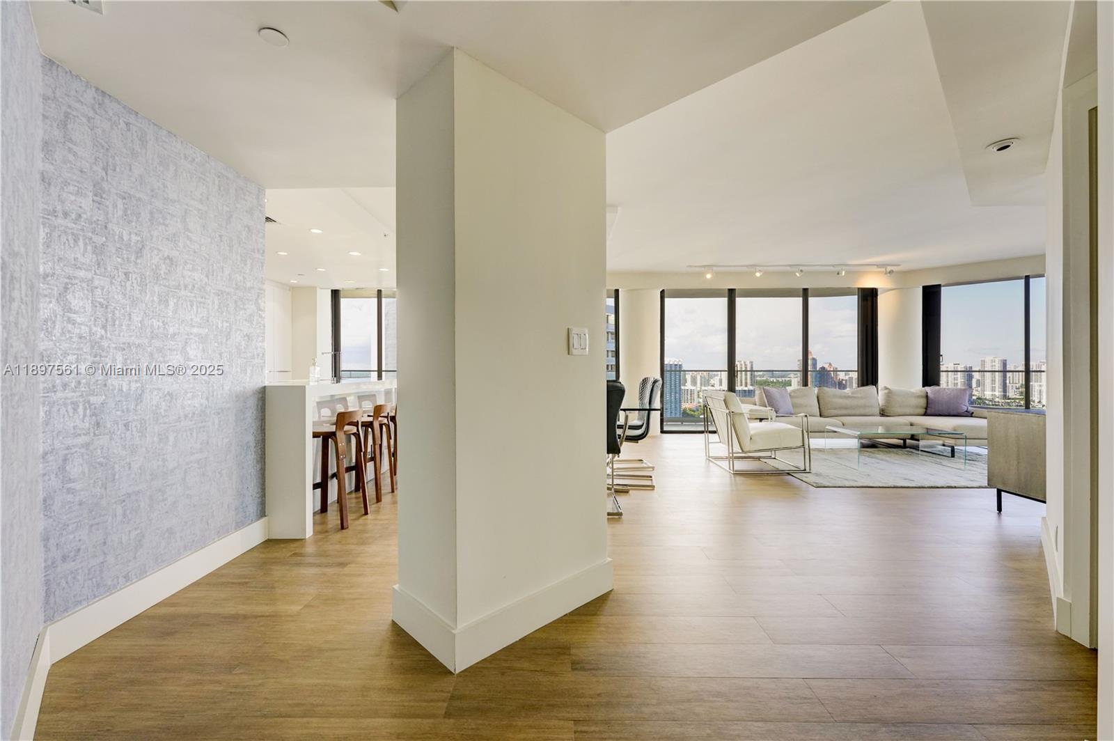 See details 2904 2 / 3 2150 sq. ft. $ 2025-10-16 0 Photo