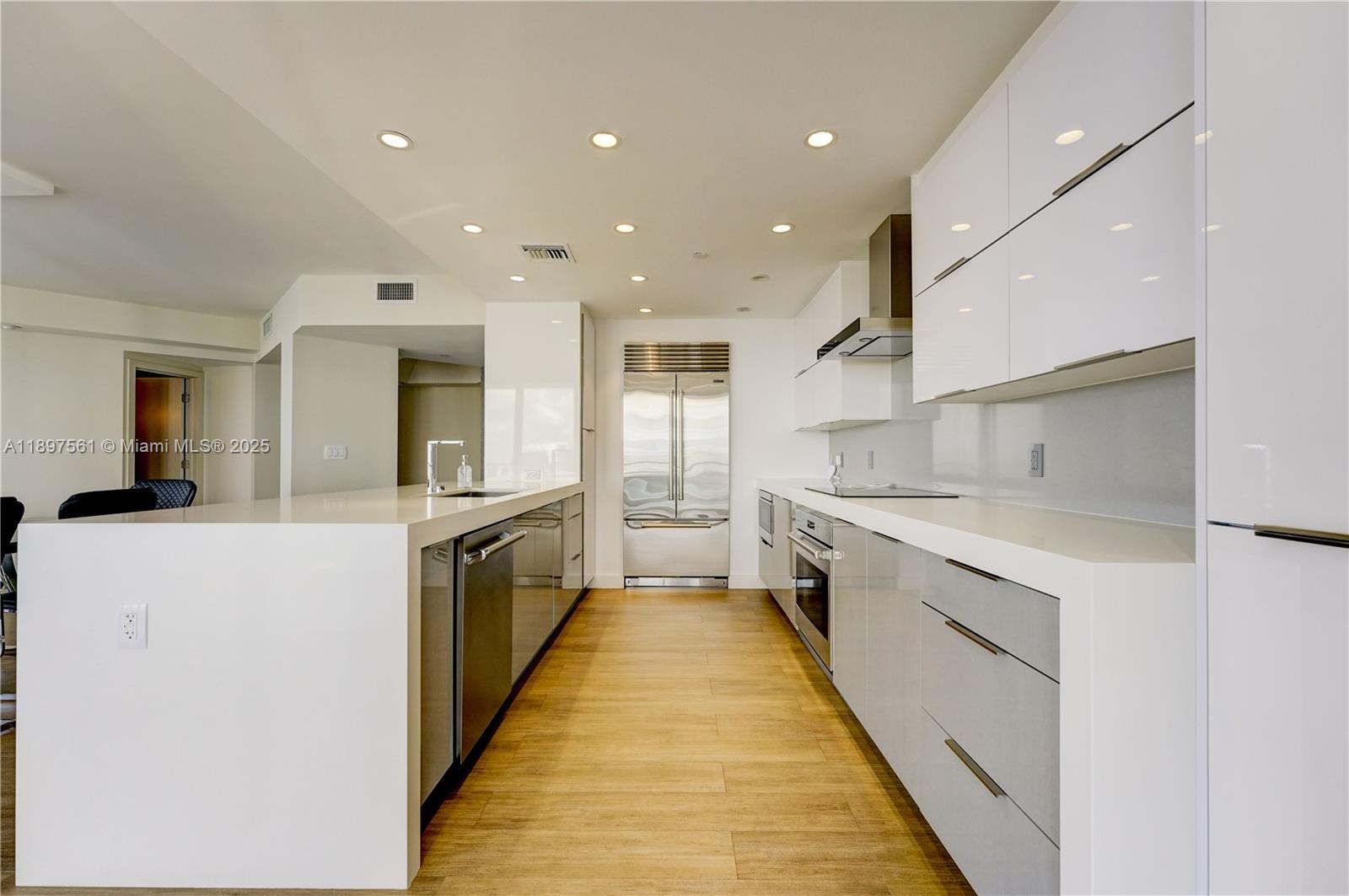 See details 2904 2 / 3 2150 sq. ft. $ 2025-10-16 0 Photo