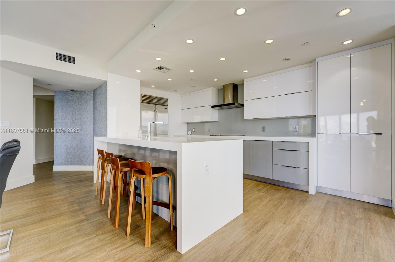 See details 2904 2 / 3 2150 sq. ft. $ 2025-10-16 0 Photo