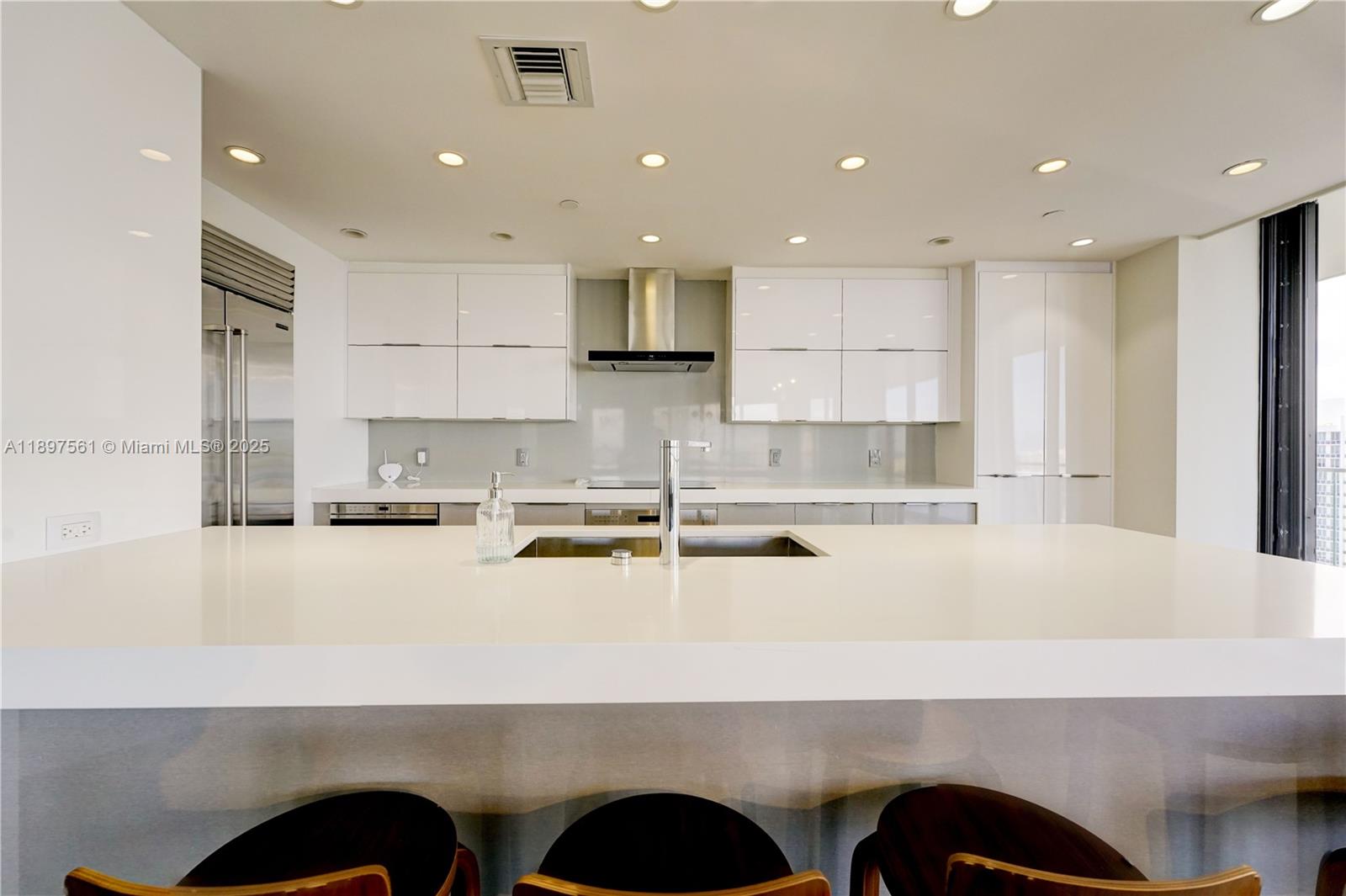 See details 2904 2 / 3 2150 sq. ft. $ 2025-10-16 0 Photo