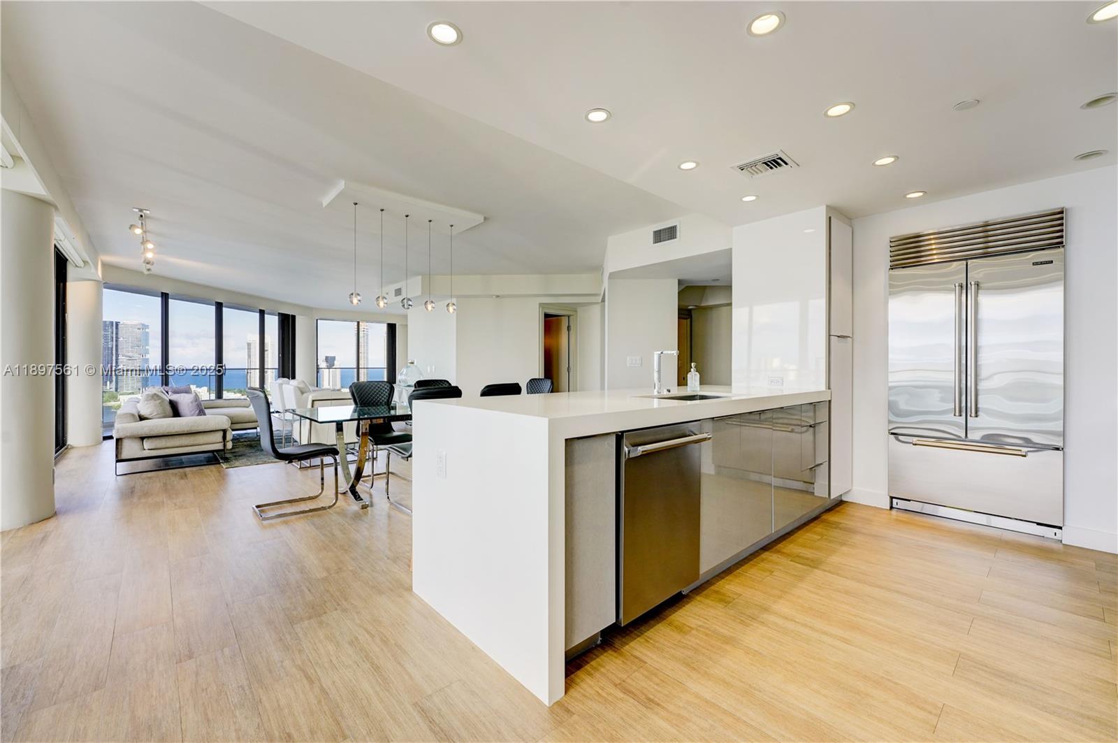 See details 2904 2 / 3 2150 sq. ft. $ 2025-10-16 0 Photo