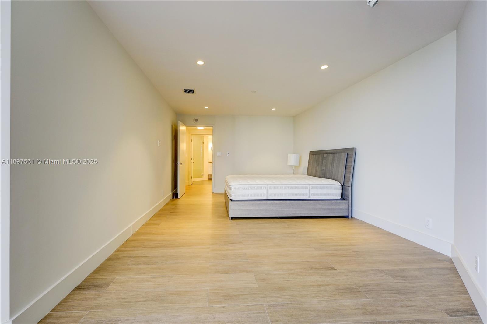 See details 2904 2 / 3 2150 sq. ft. $ 2025-10-16 0 Photo