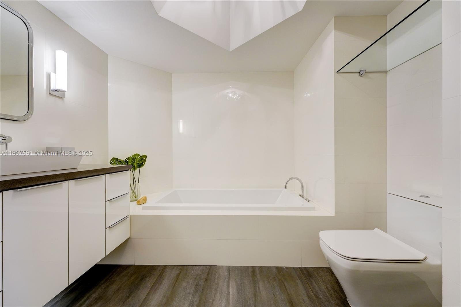 See details 2904 2 / 3 2150 sq. ft. $ 2025-10-16 0 Photo