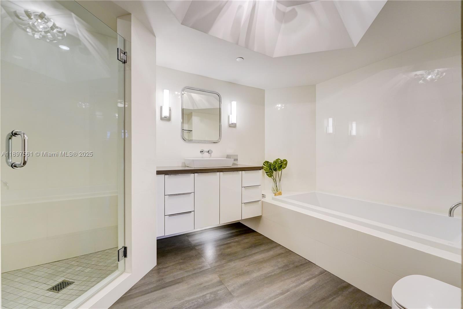 See details 2904 2 / 3 2150 sq. ft. $ 2025-10-16 0 Photo