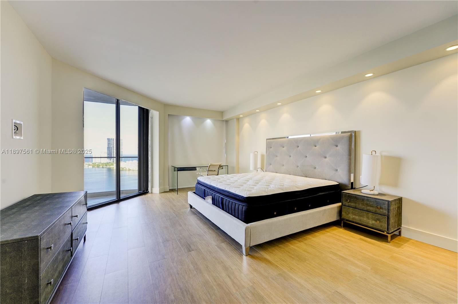 See details 2904 2 / 3 2150 sq. ft. $ 2025-10-16 0 Photo