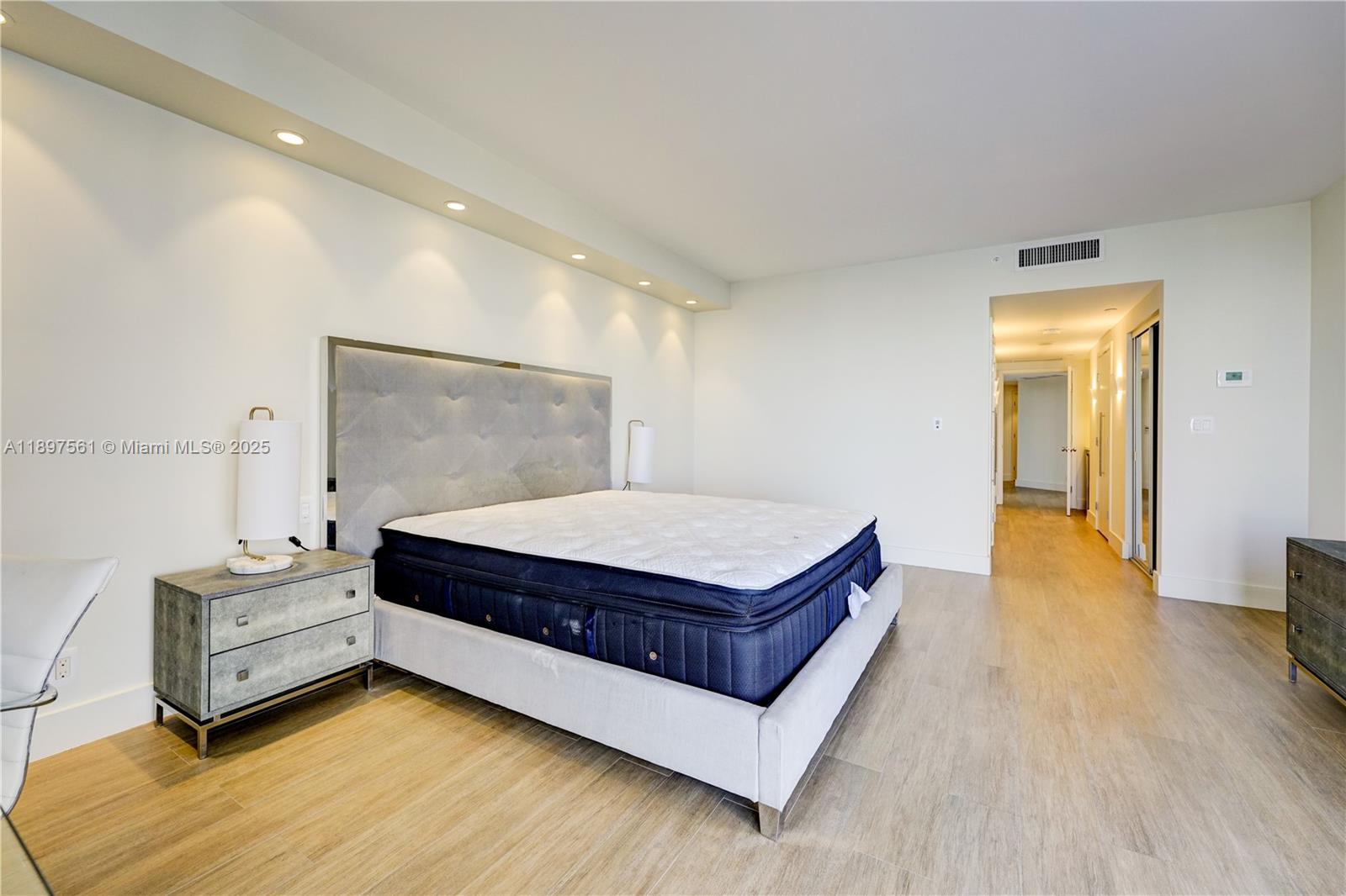 See details 2904 2 / 3 2150 sq. ft. $ 2025-10-16 0 Photo