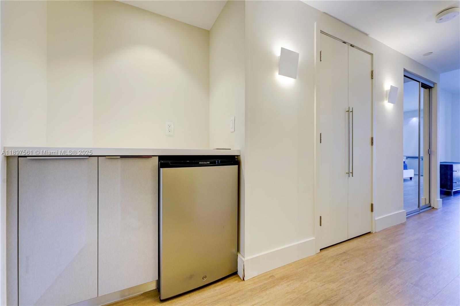 See details 2904 2 / 3 2150 sq. ft. $ 2025-10-16 0 Photo