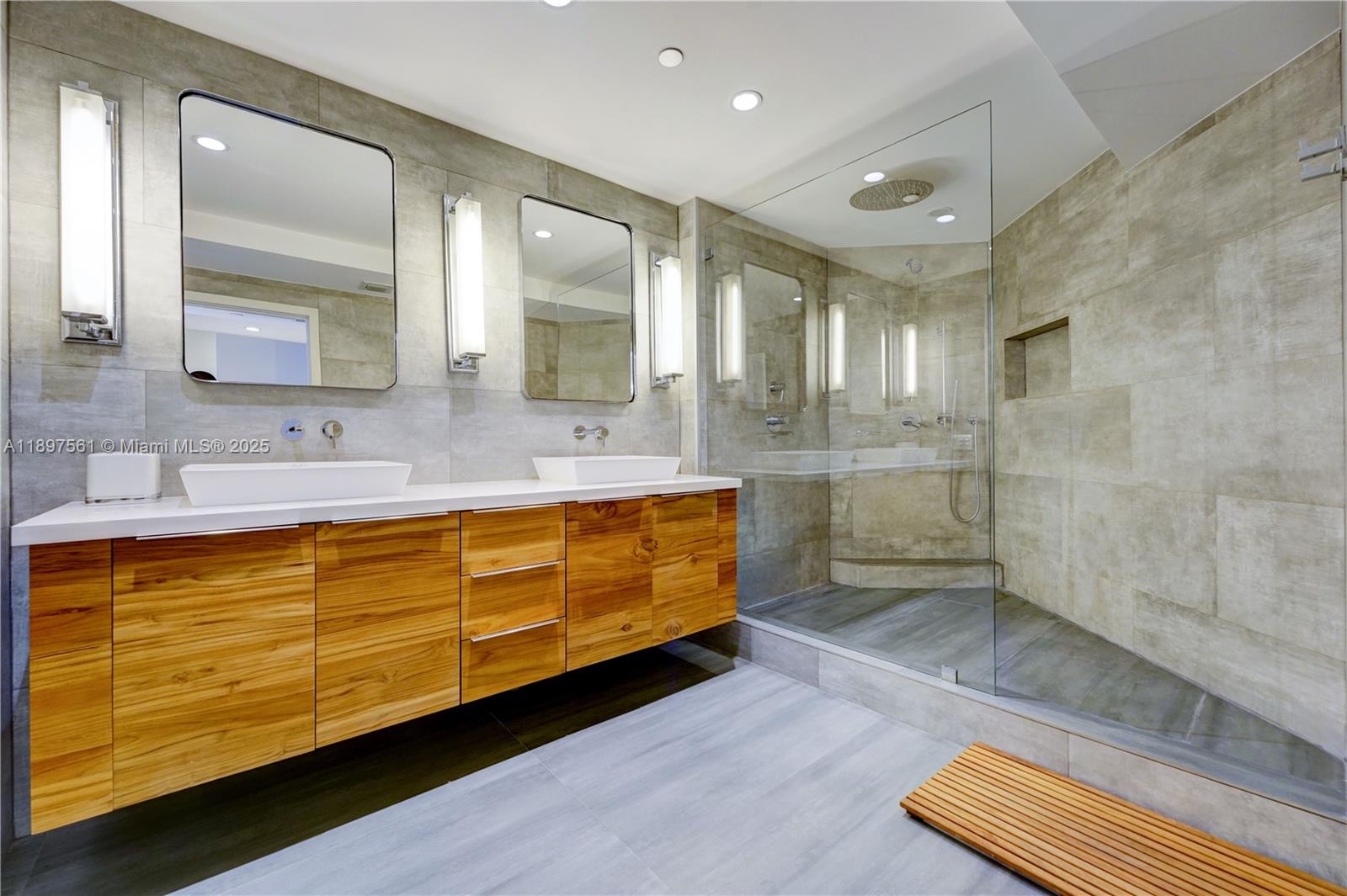 See details 2904 2 / 3 2150 sq. ft. $ 2025-10-16 0 Photo