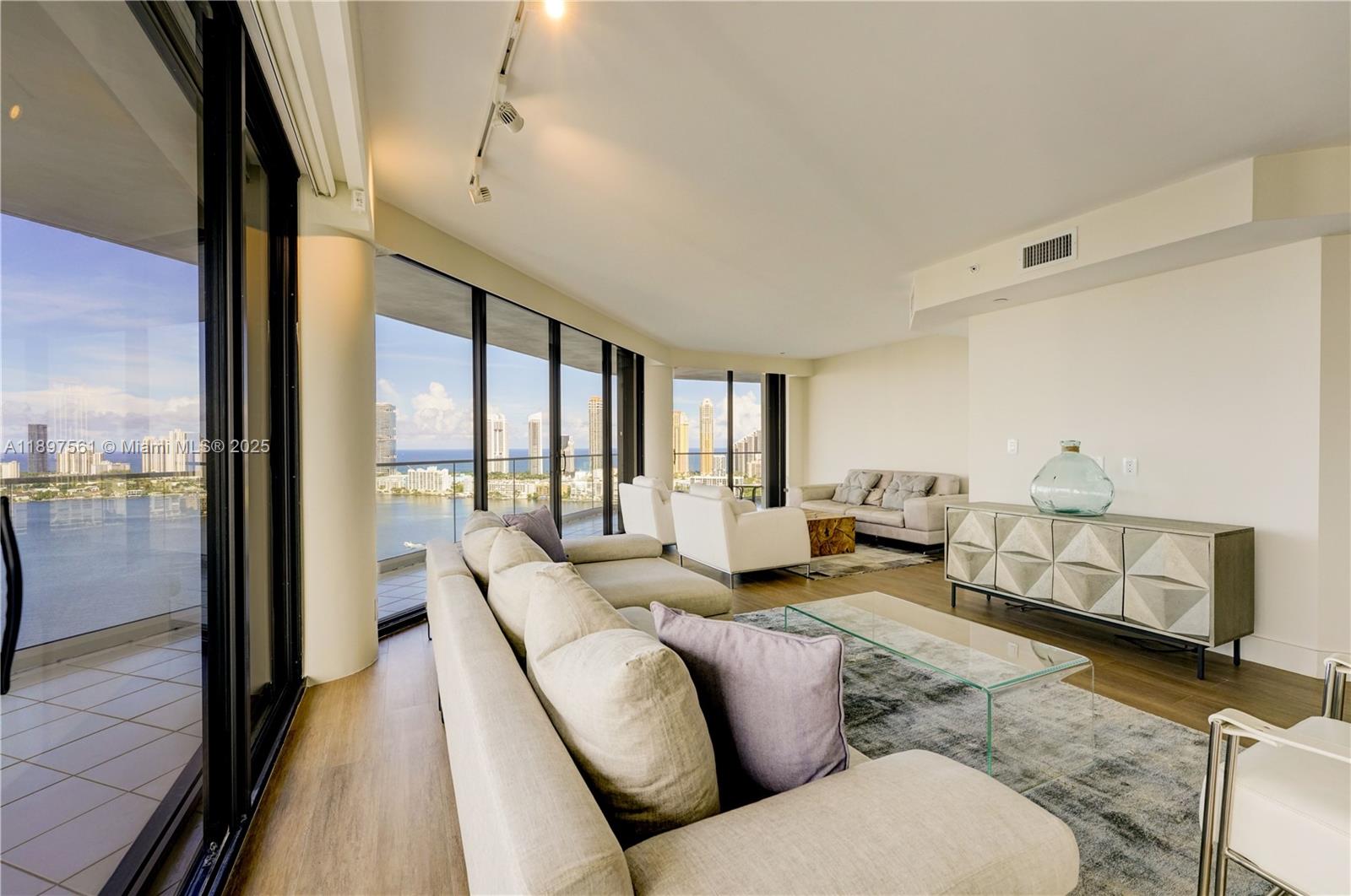 See details 2904 2 / 3 2150 sq. ft. $ 2025-10-16 0 Photo