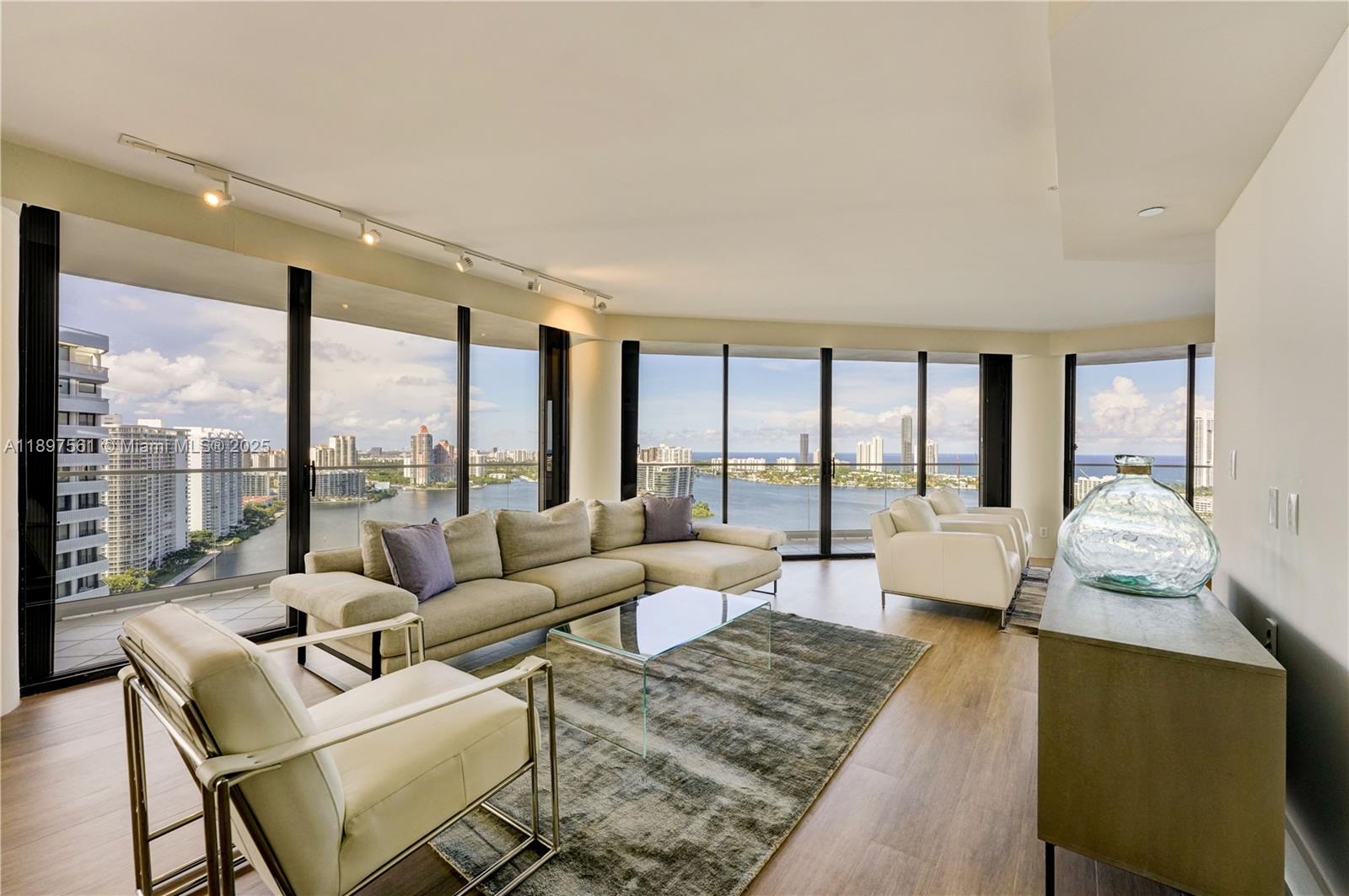 See details 2904 2 / 3 2150 sq. ft. $ 2025-10-16 0 Photo