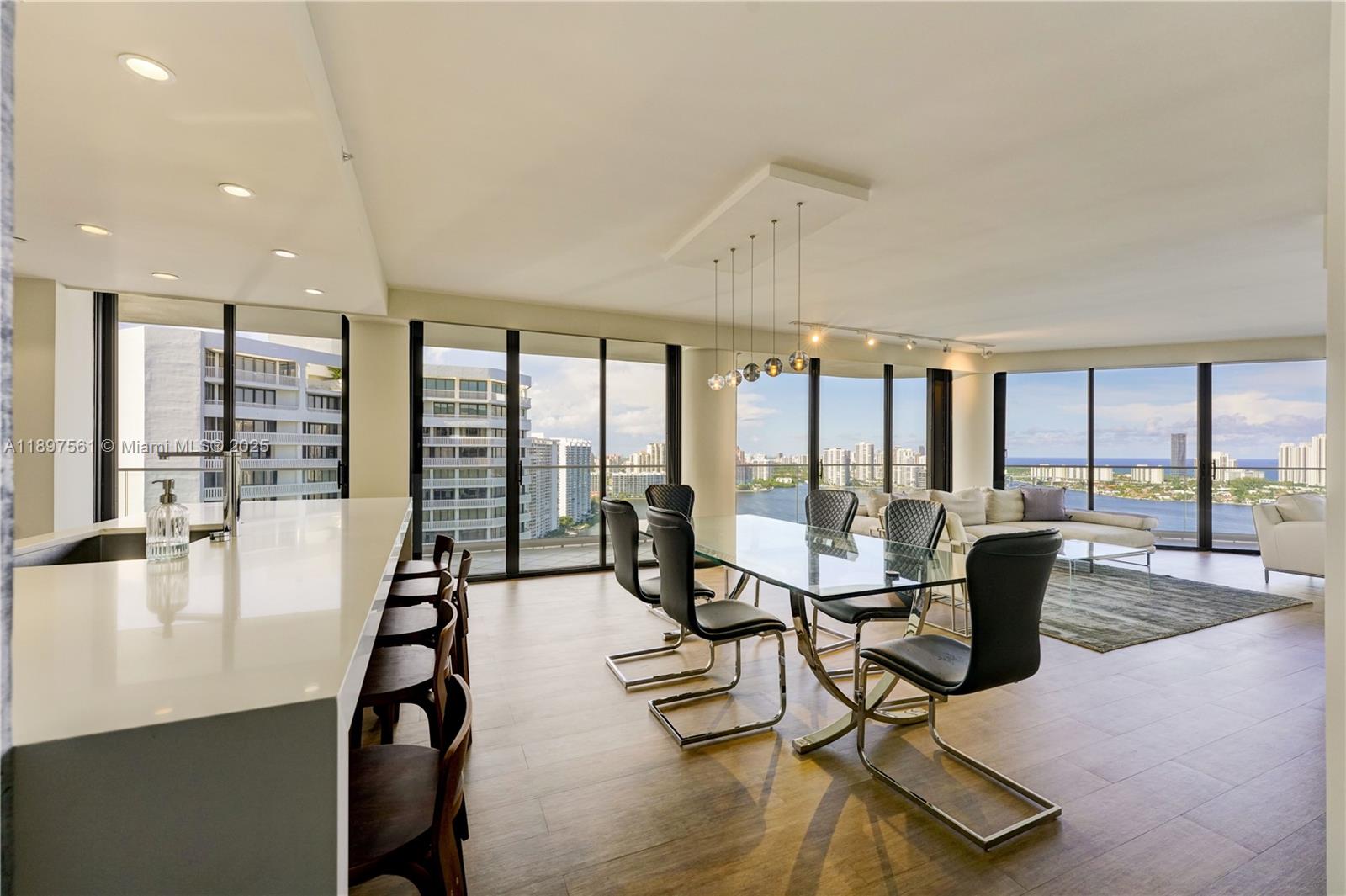 See details 2904 2 / 3 2150 sq. ft. $ 2025-10-16 0 Photo