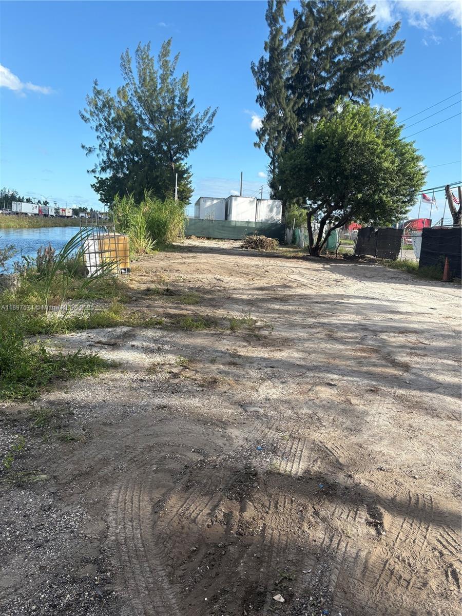 Подробнее   /   кв.футов $ 2025-10-28 0 Фото