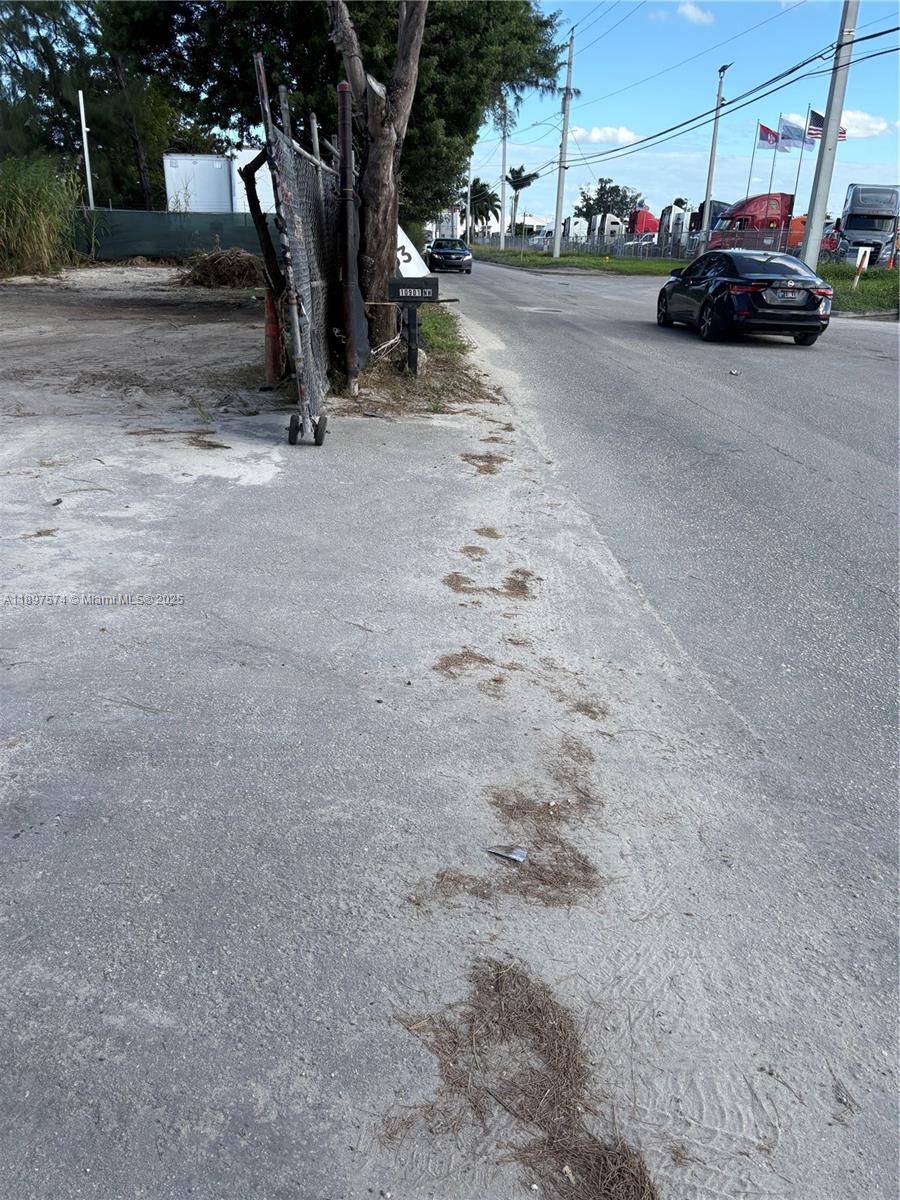 Подробнее   /   кв.футов $ 2025-10-28 0 Фото