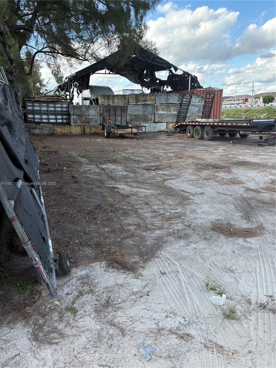 Подробнее   /   кв.футов $ 2025-10-28 0 Фото