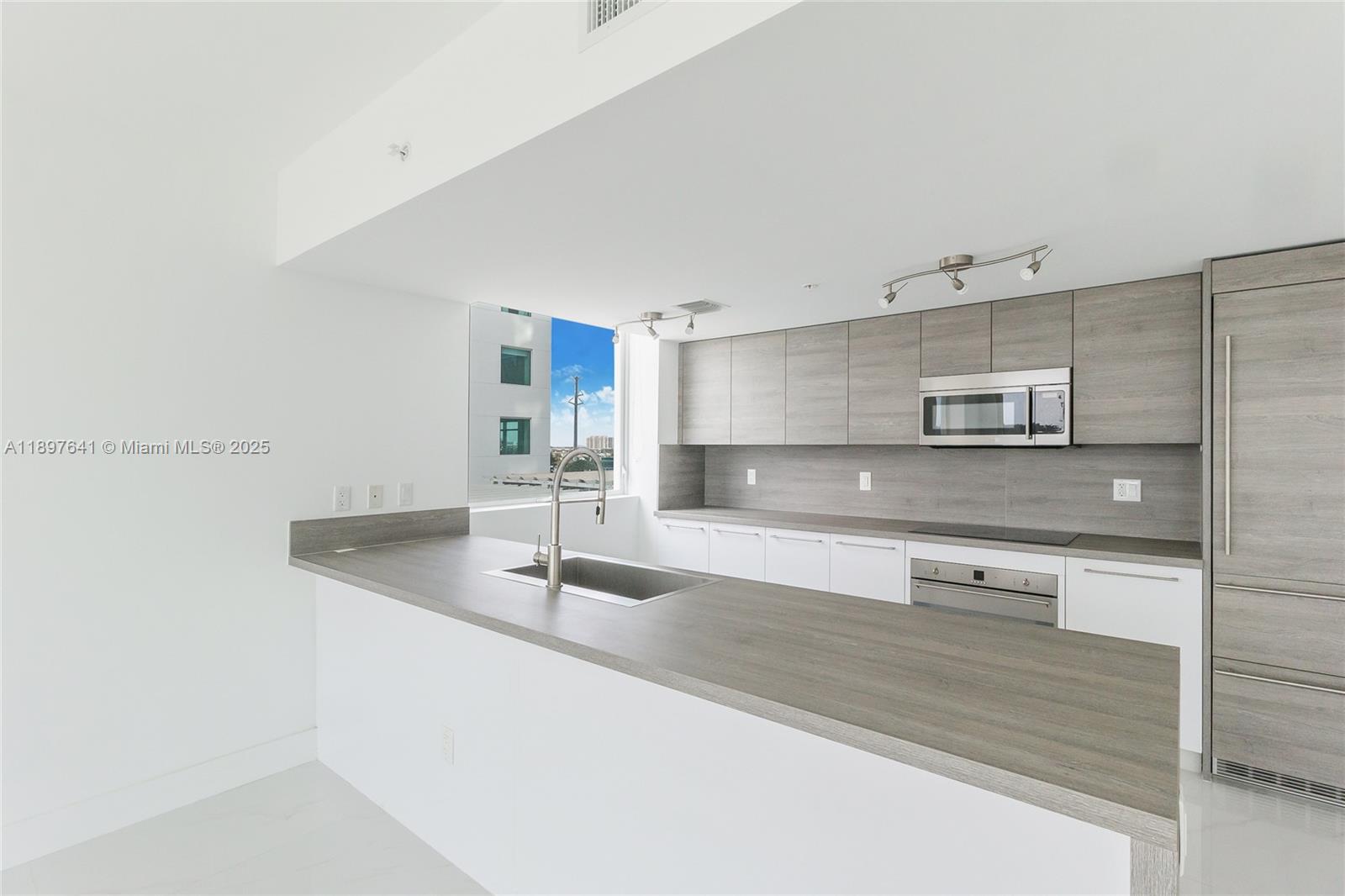 Photo of 400 Sunny Isles Blvd  #715, Sunny Isles Beach, Florida, 33160 - 