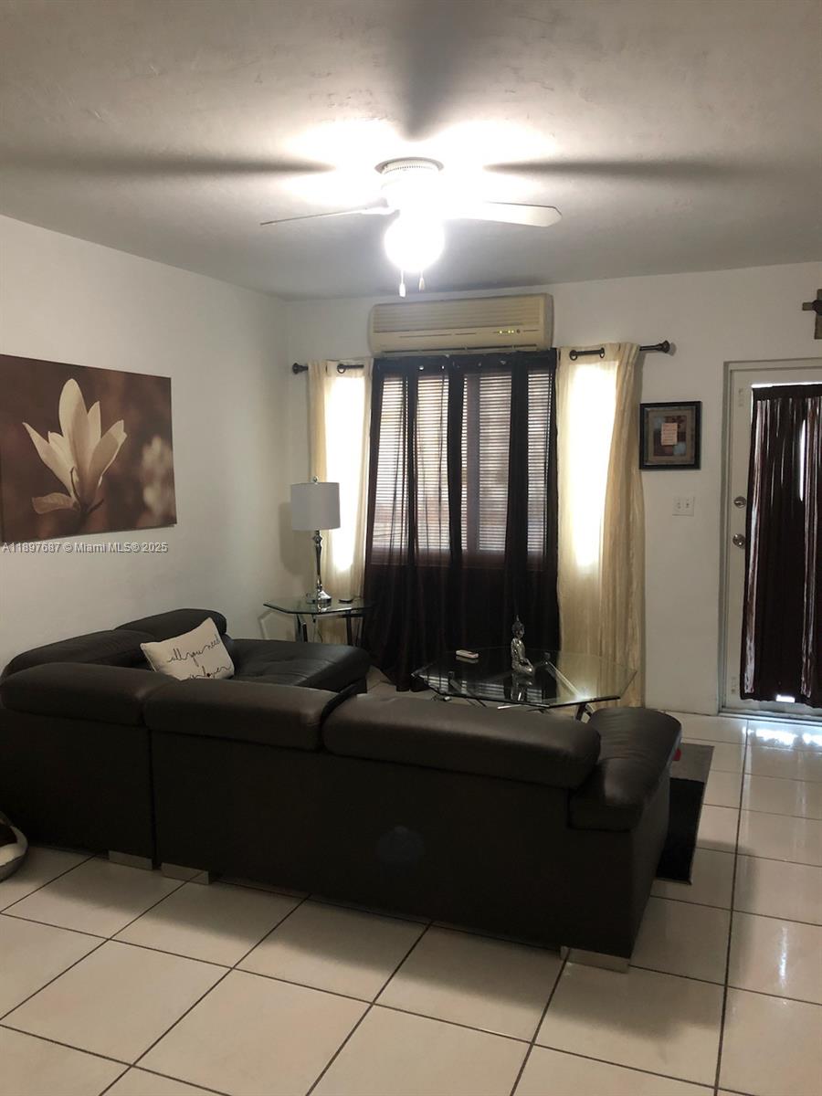 See details / 3400 sq. ft. $ 2025-10-17 0 Photo