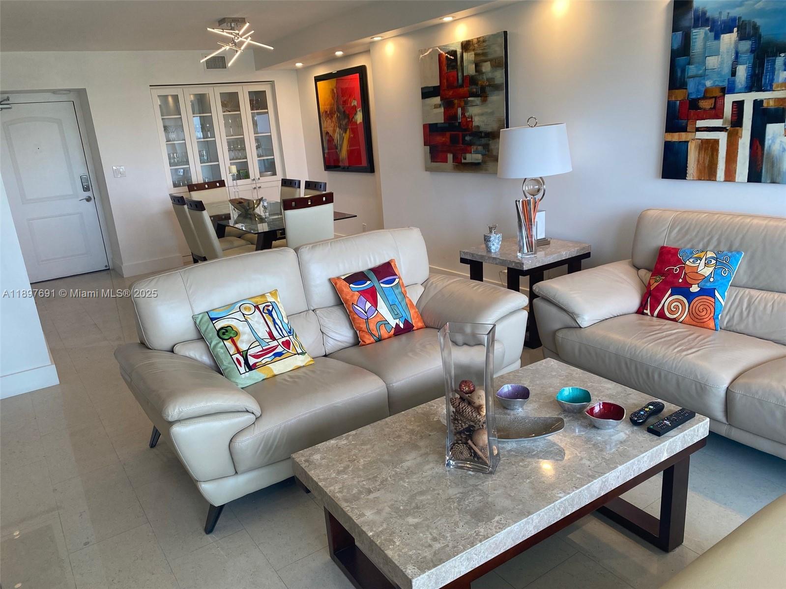 See details 807 2 / 2 1357 sq. ft. $ 2025-10-16 0 Photo