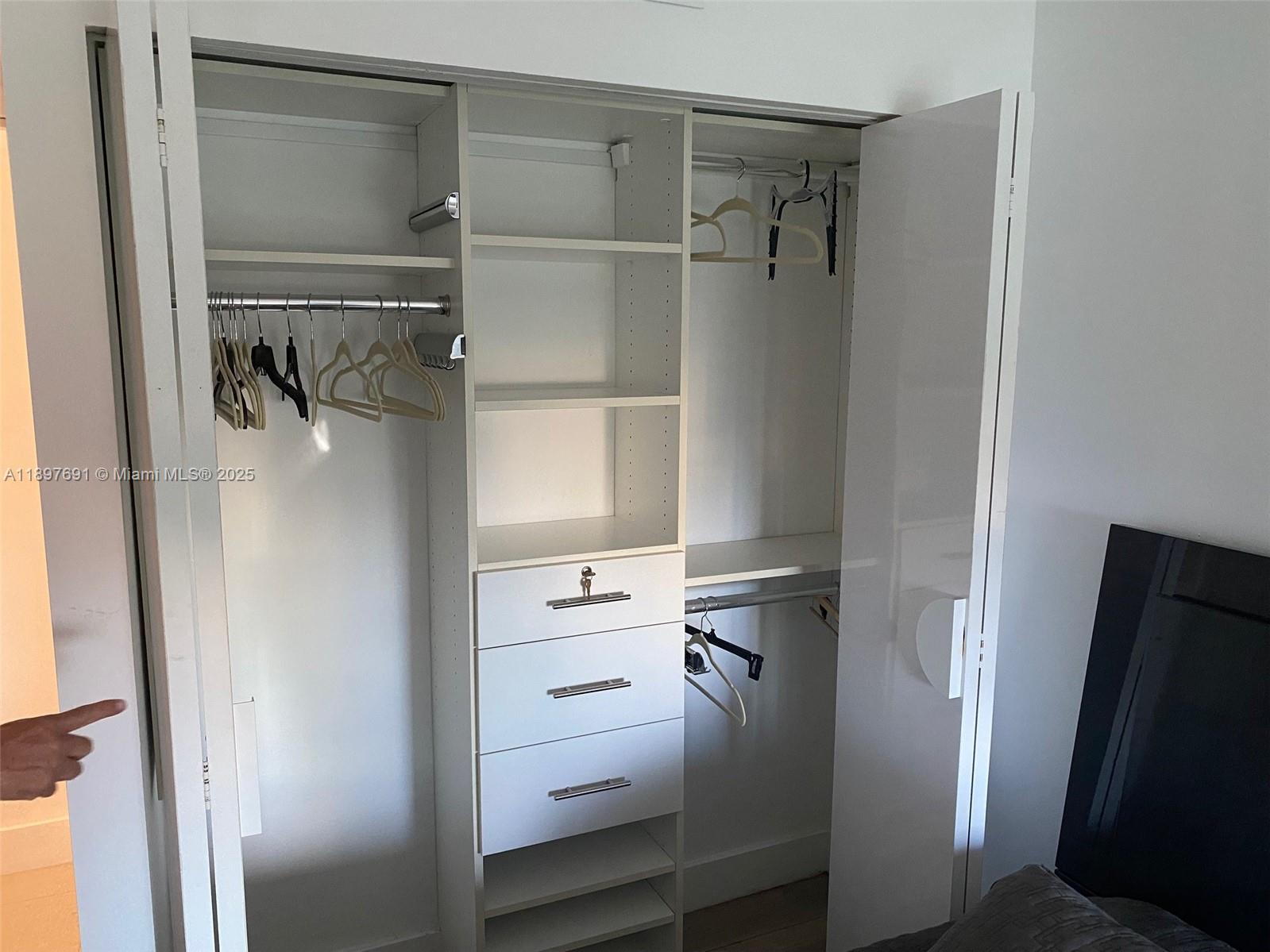 See details 807 2 / 2 1357 sq. ft. $ 2025-10-16 0 Photo