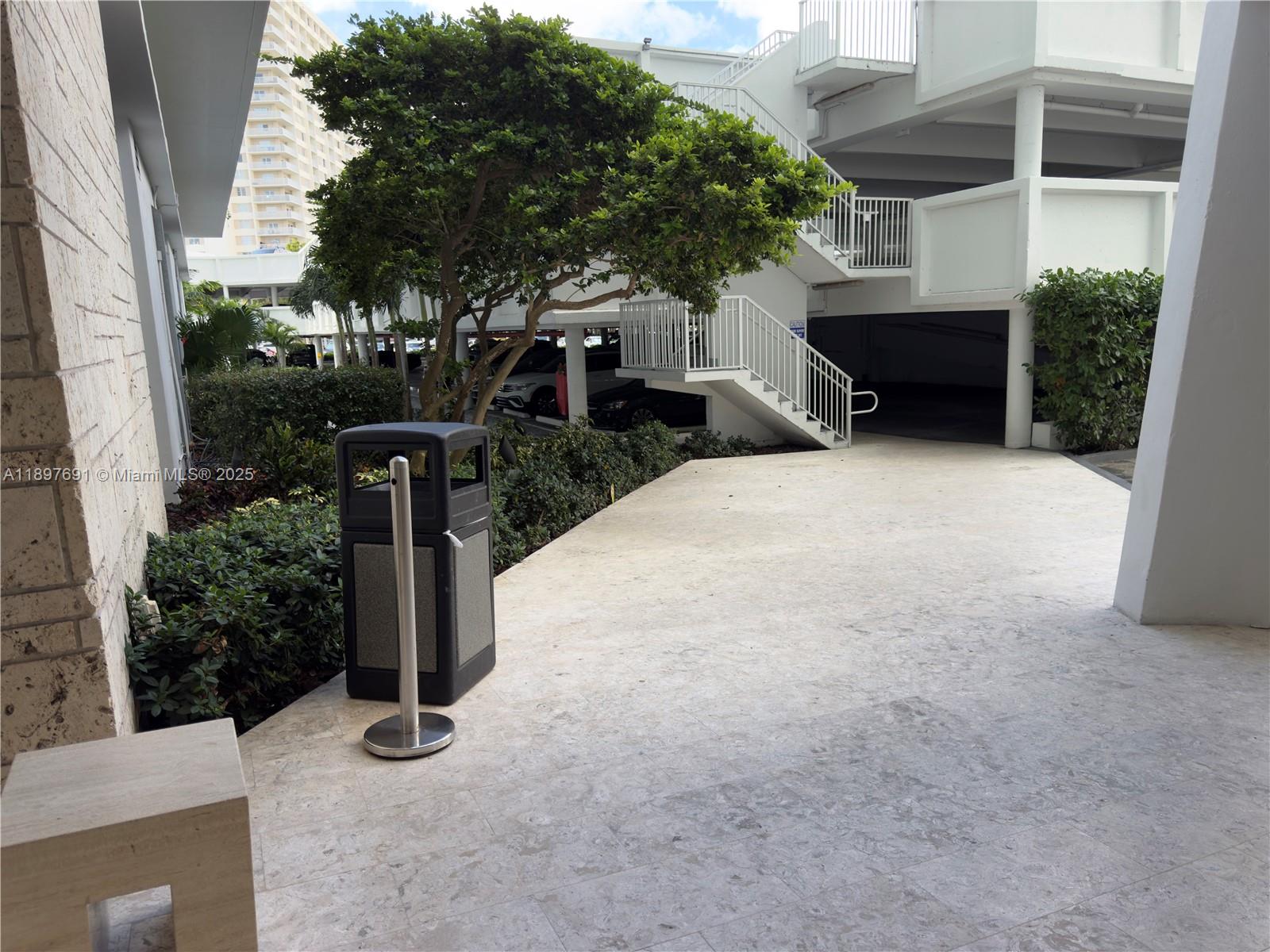 807 2 / 2 1357 sq. ft. $ 2025-10-16 0 Photo